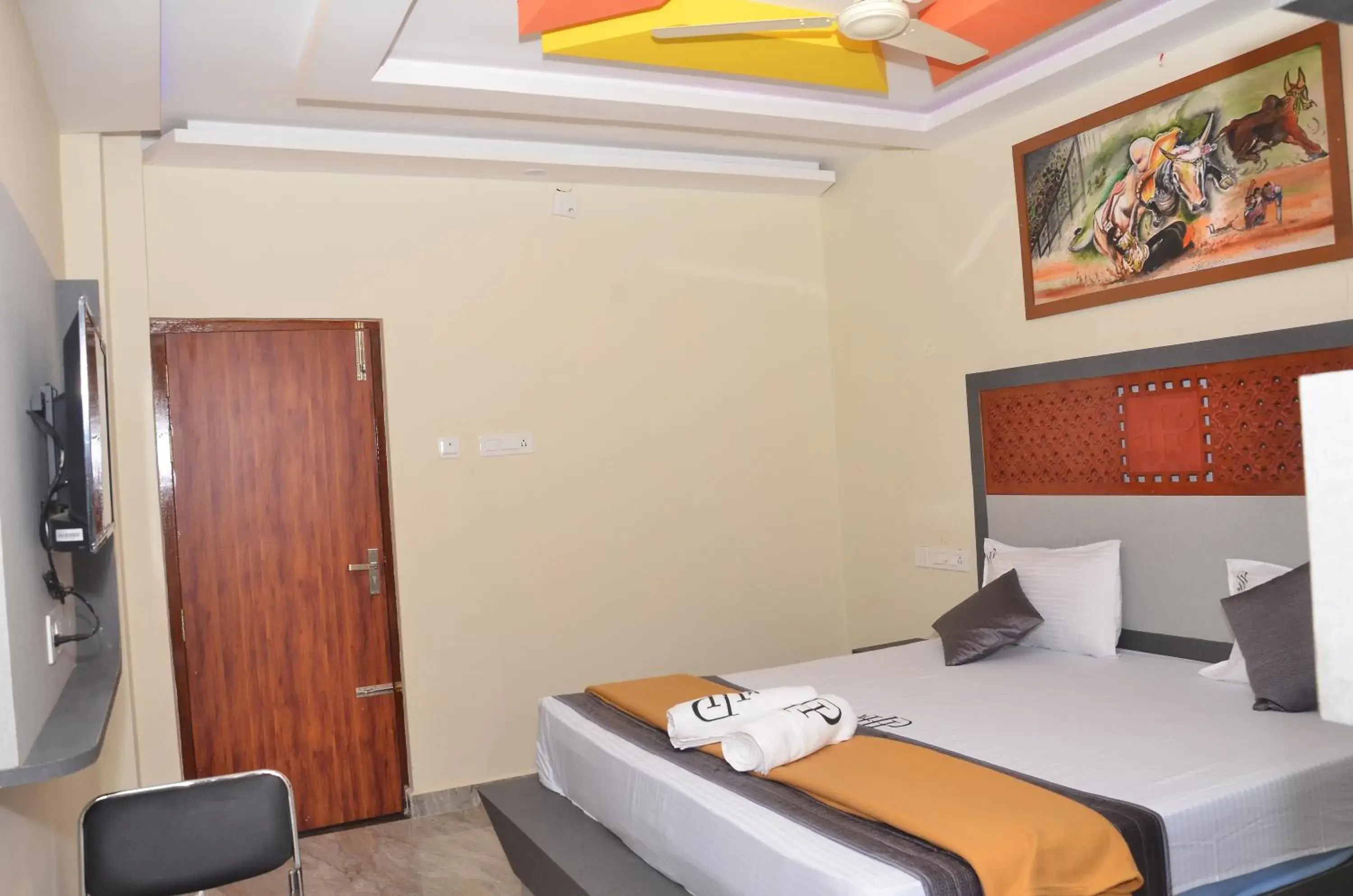 Bed in HOTEL PANCHAVARNAA Bed in HOTEL PANCHAVARNAA