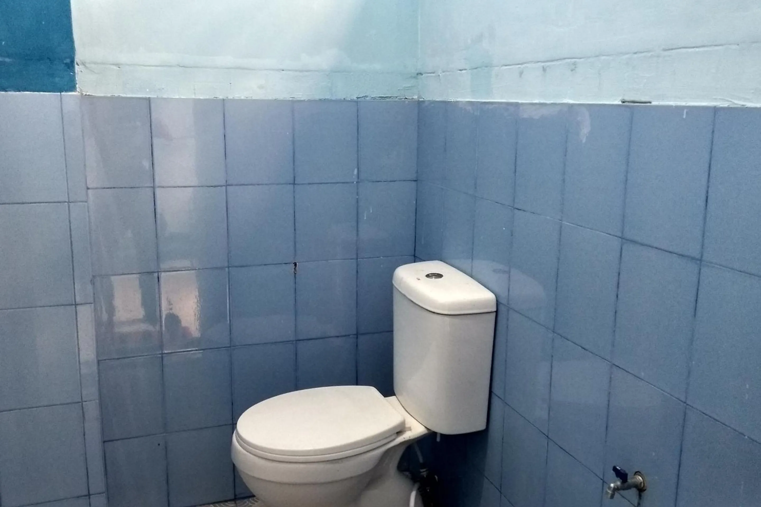 Bathroom in Hotel O Homestay 47 Latanete Near Living Plaza