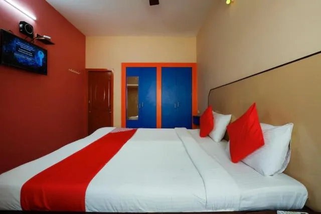 Triple Room with Bathroom in Jaya Krishna Mansions