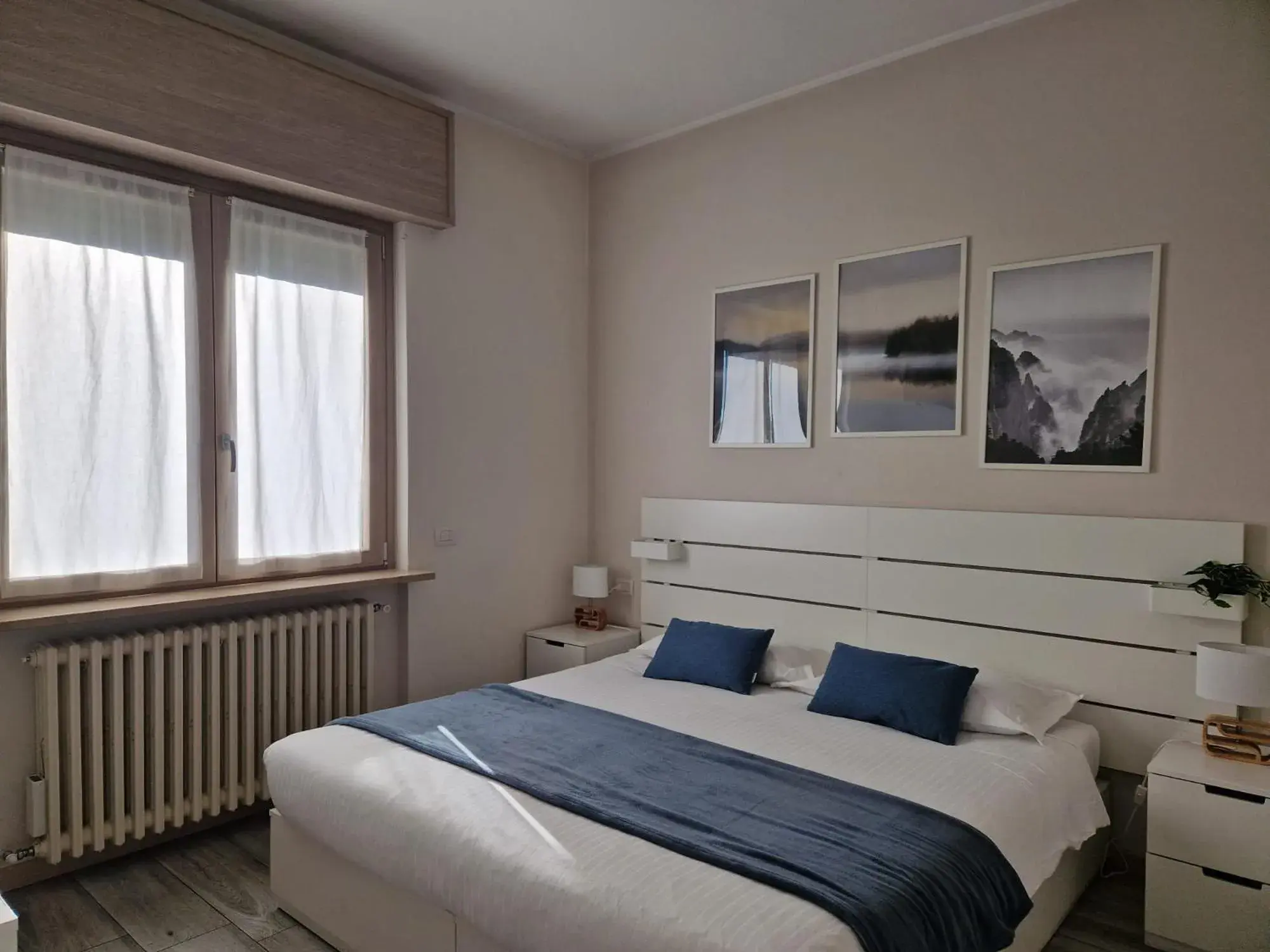 Deluxe Double Room with Balcony in BGY Airport House Grassobbio Deluxe Double Room with Balcony in BGY Airport House Grassobbio