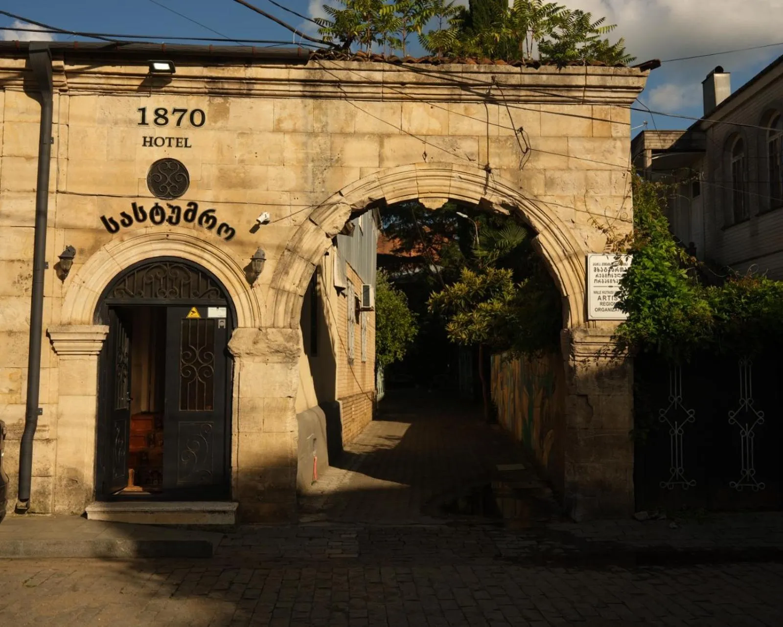 Property building in Hotel 1870