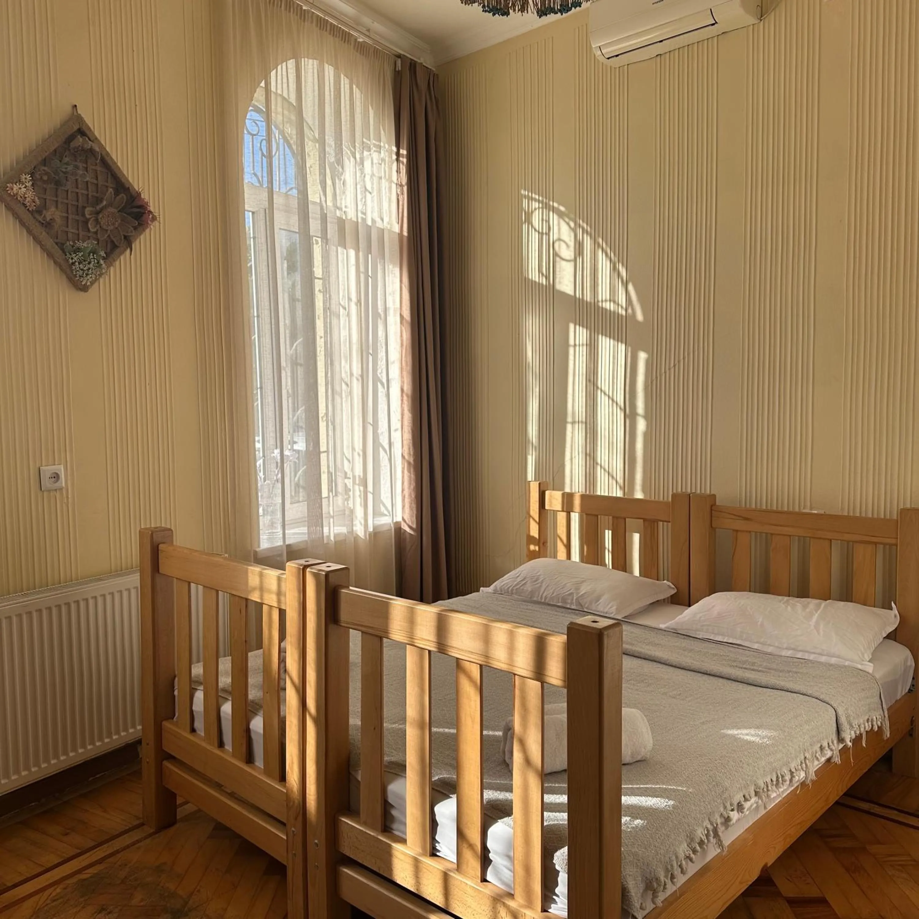 Bedroom, Bed in Hotel 1870