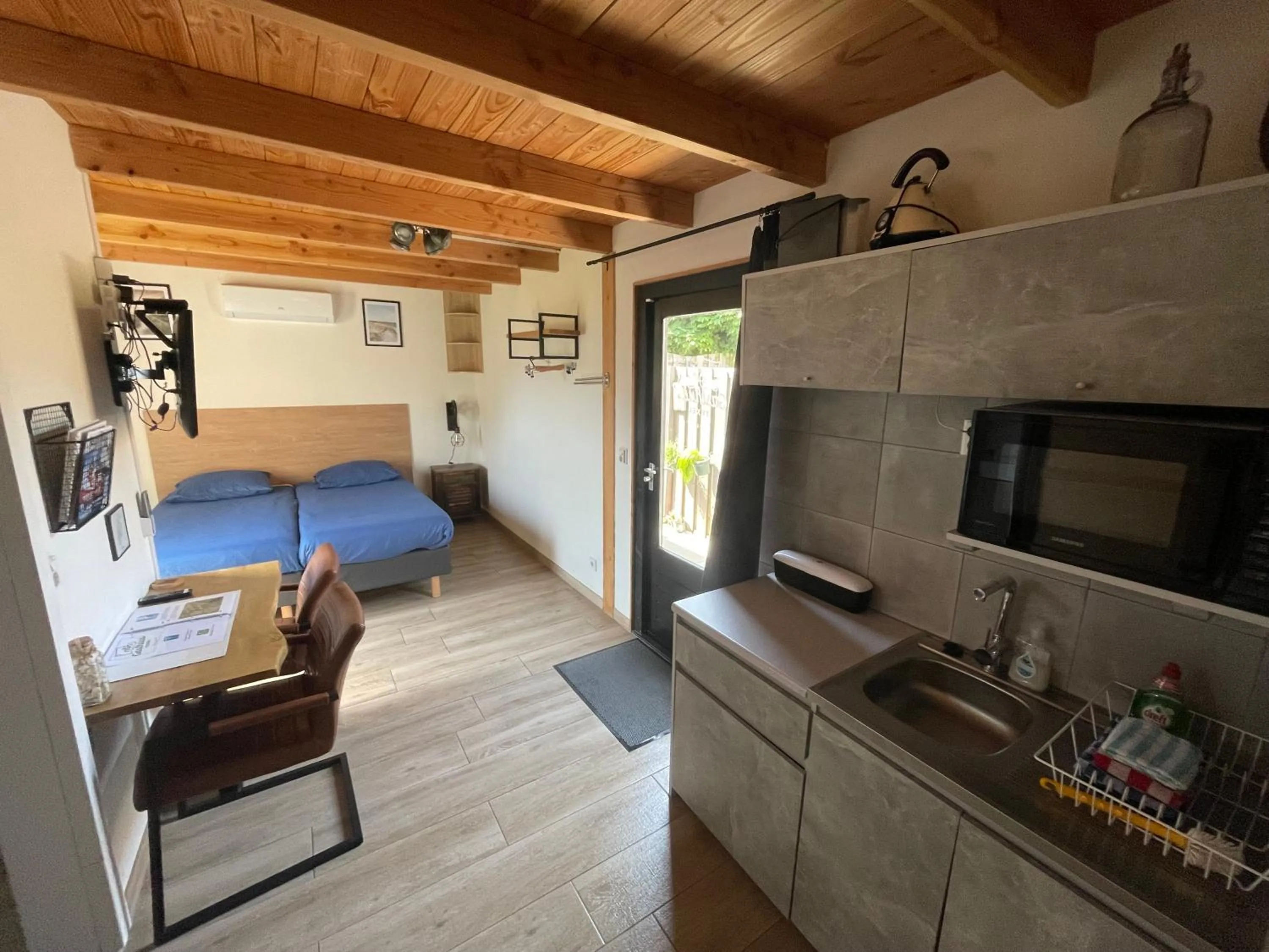 kitchen in Bed & Bike Gasthuus Texel