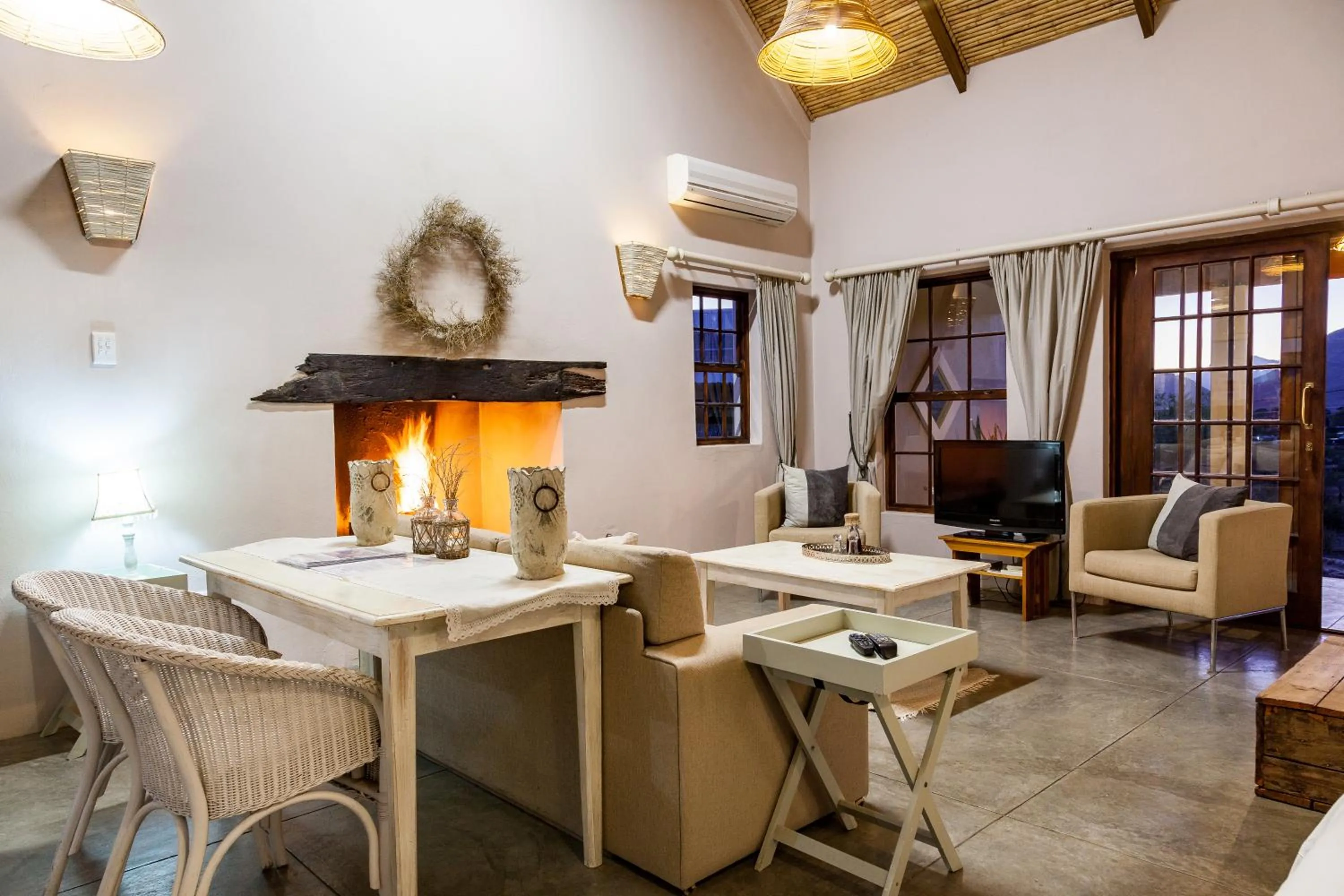 TV and multimedia in Karoo View Cottages
