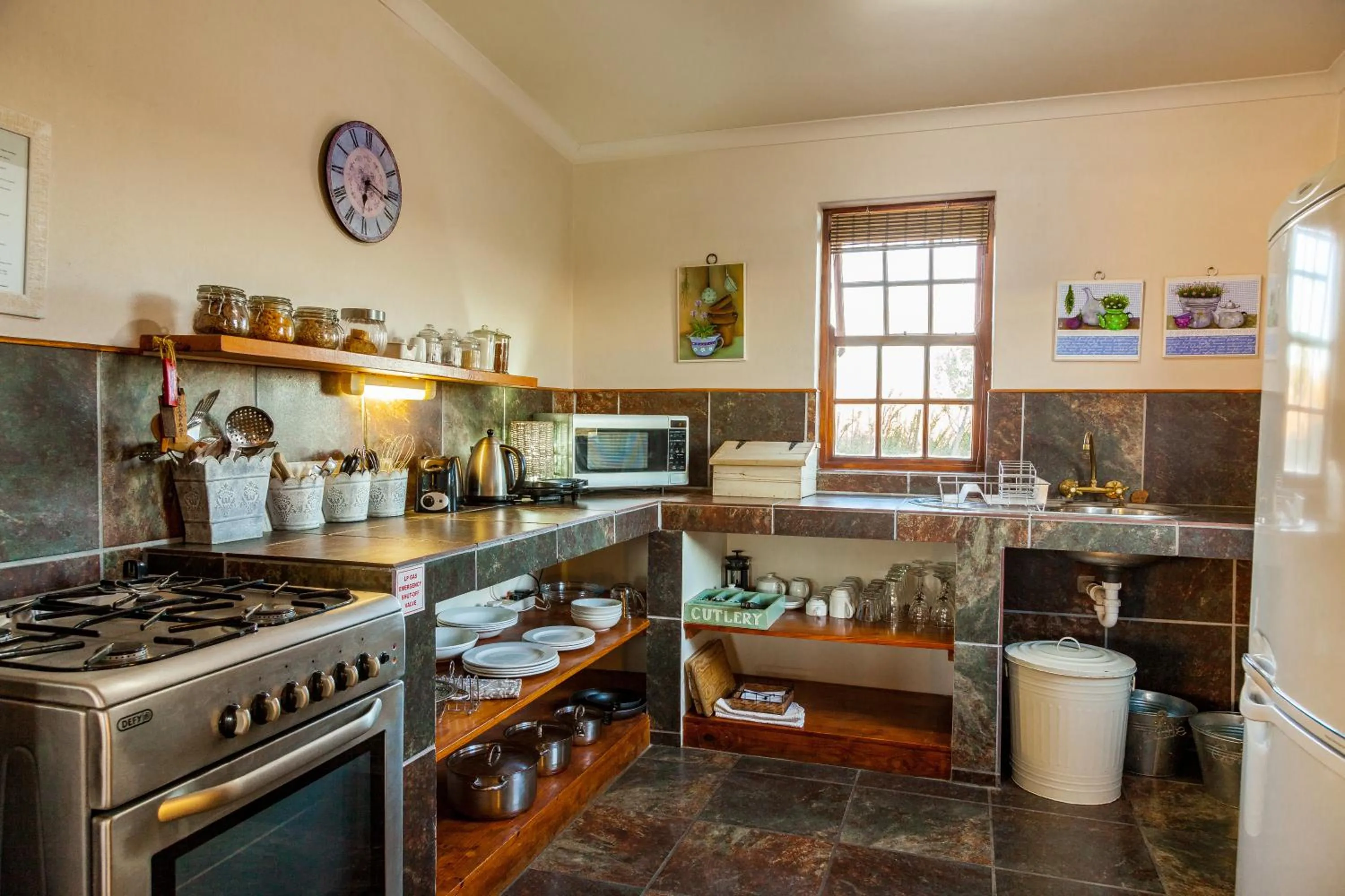 Coffee/tea facilities in Karoo View Cottages
