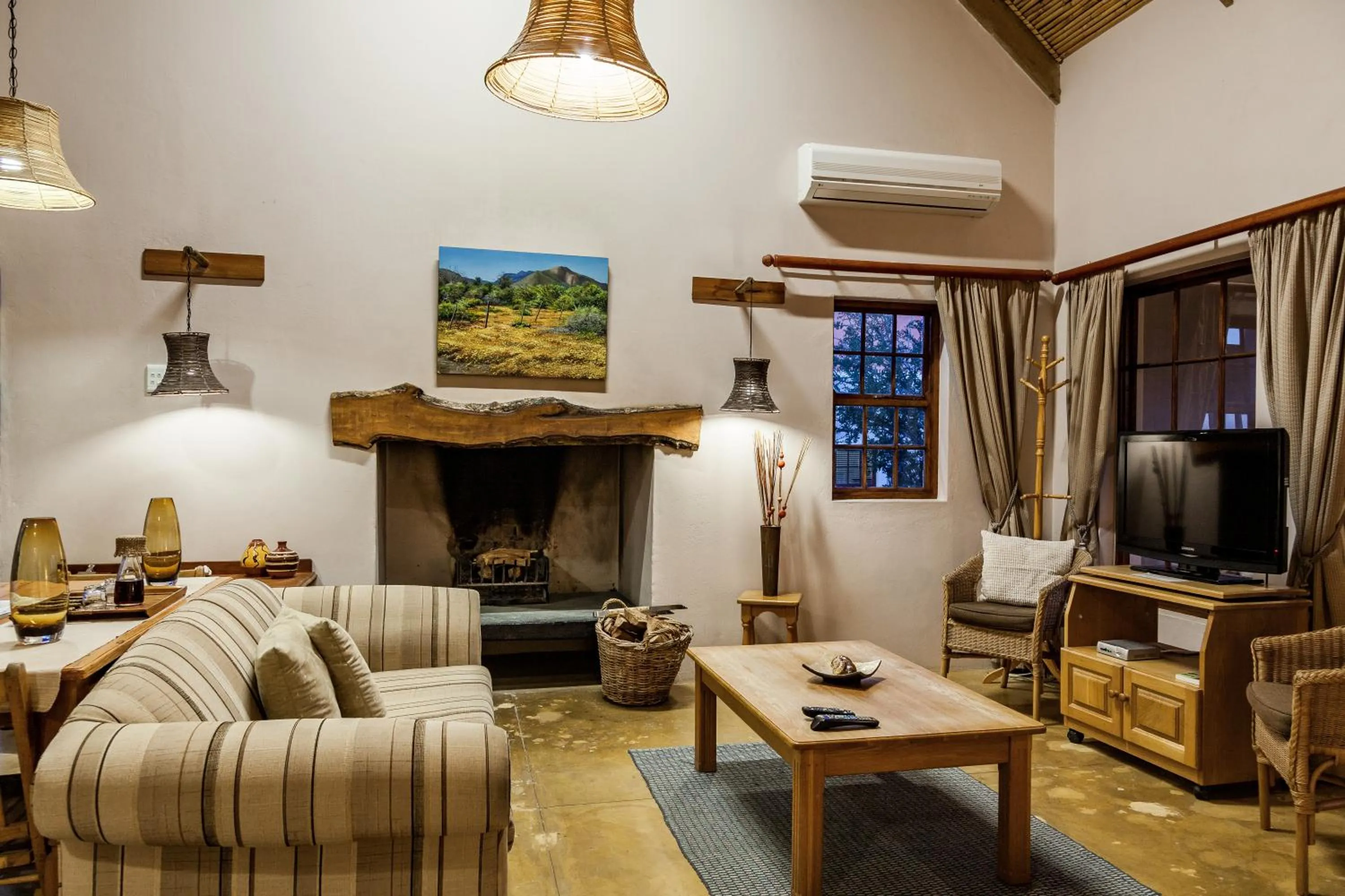 TV and multimedia in Karoo View Cottages