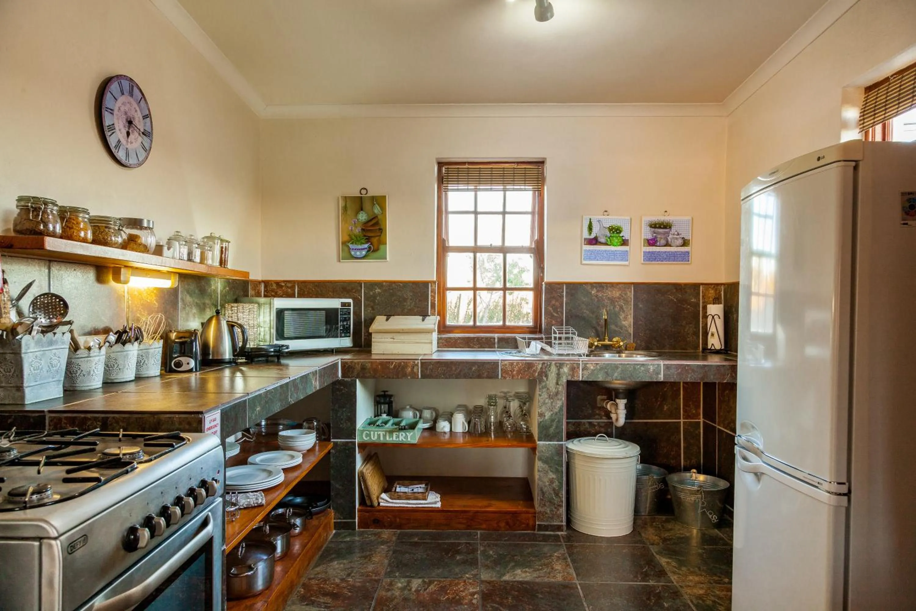 Coffee/tea facilities in Karoo View Cottages
