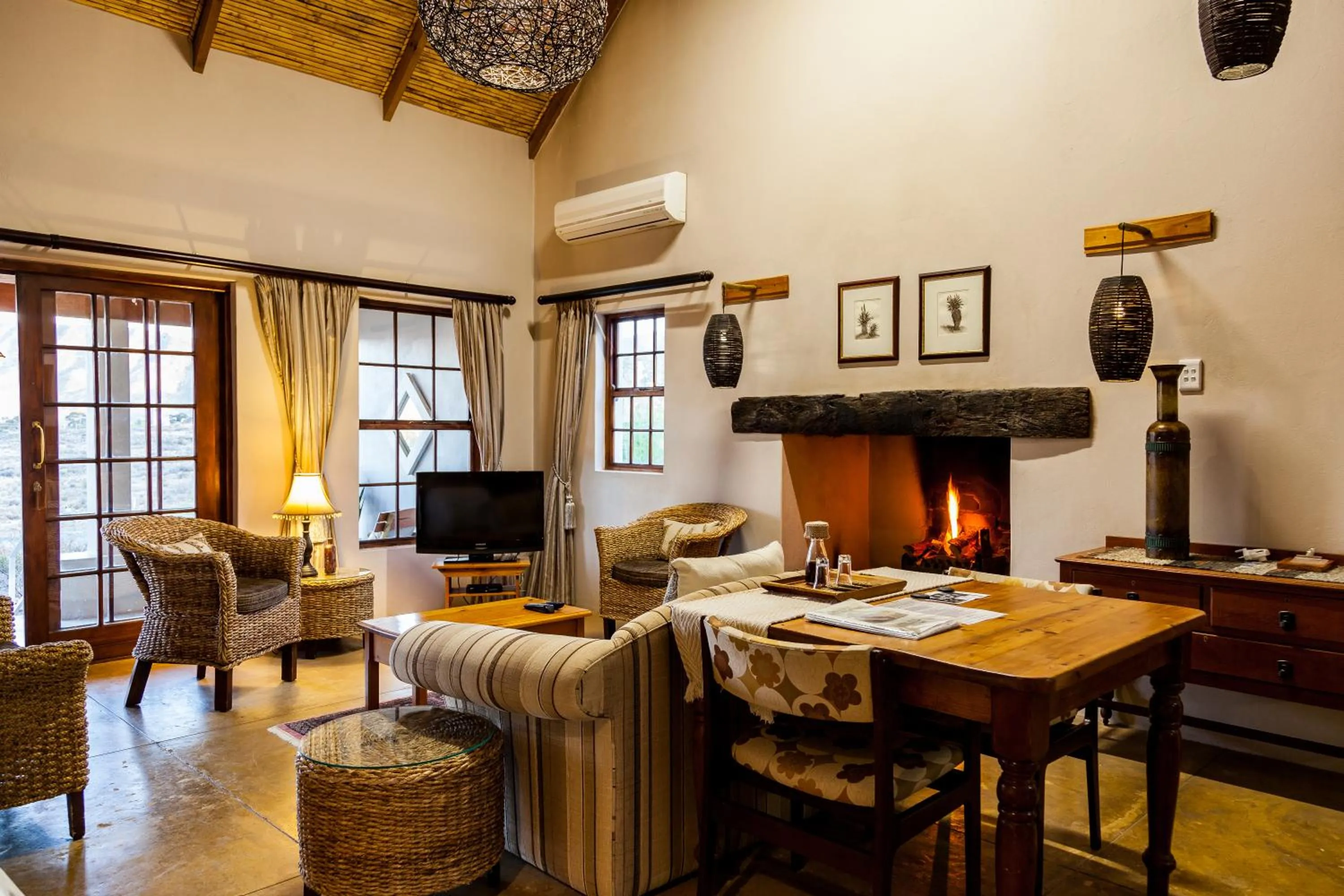 TV and multimedia in Karoo View Cottages