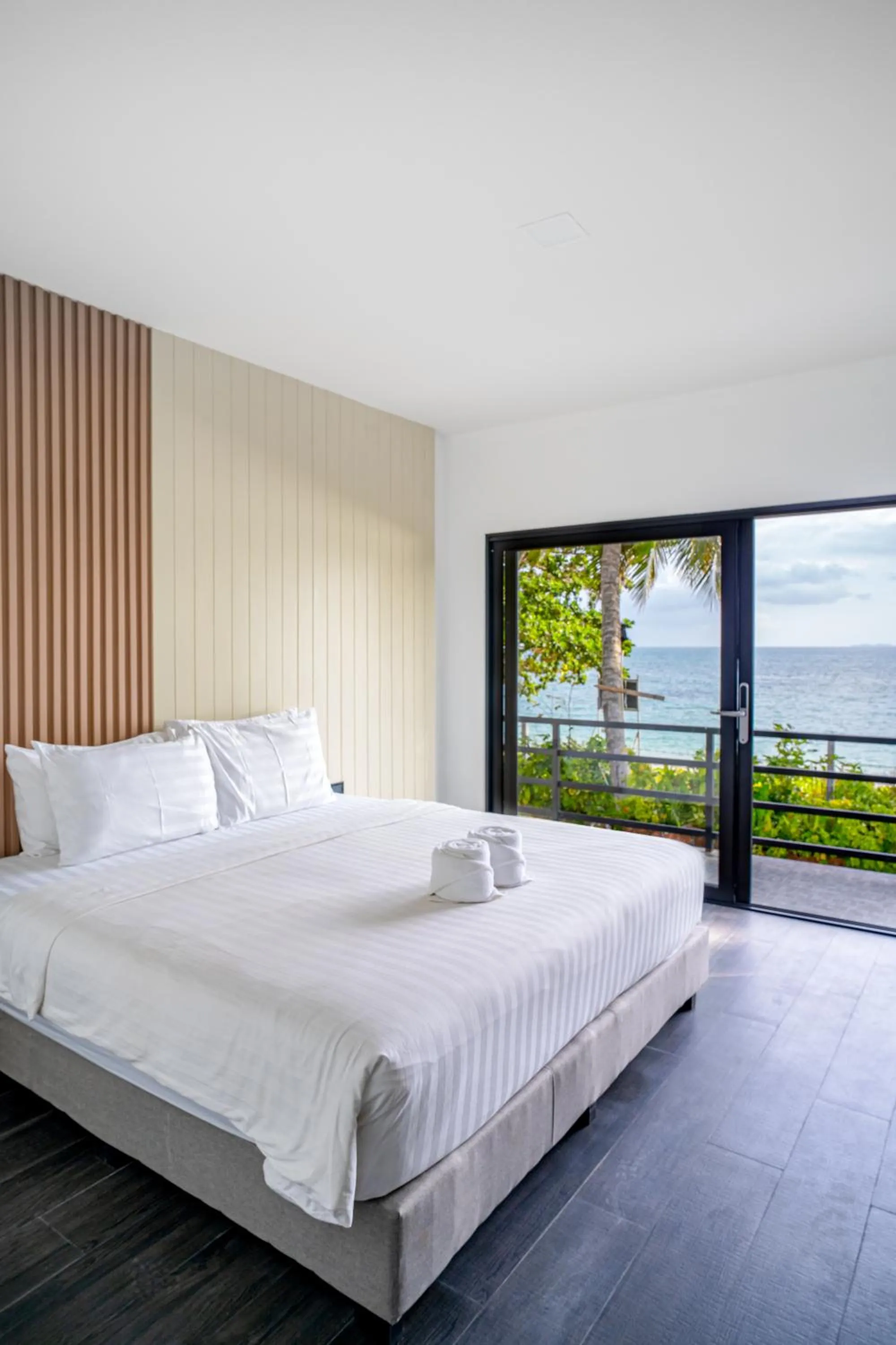 Bed in Pine Bungalow Krabi