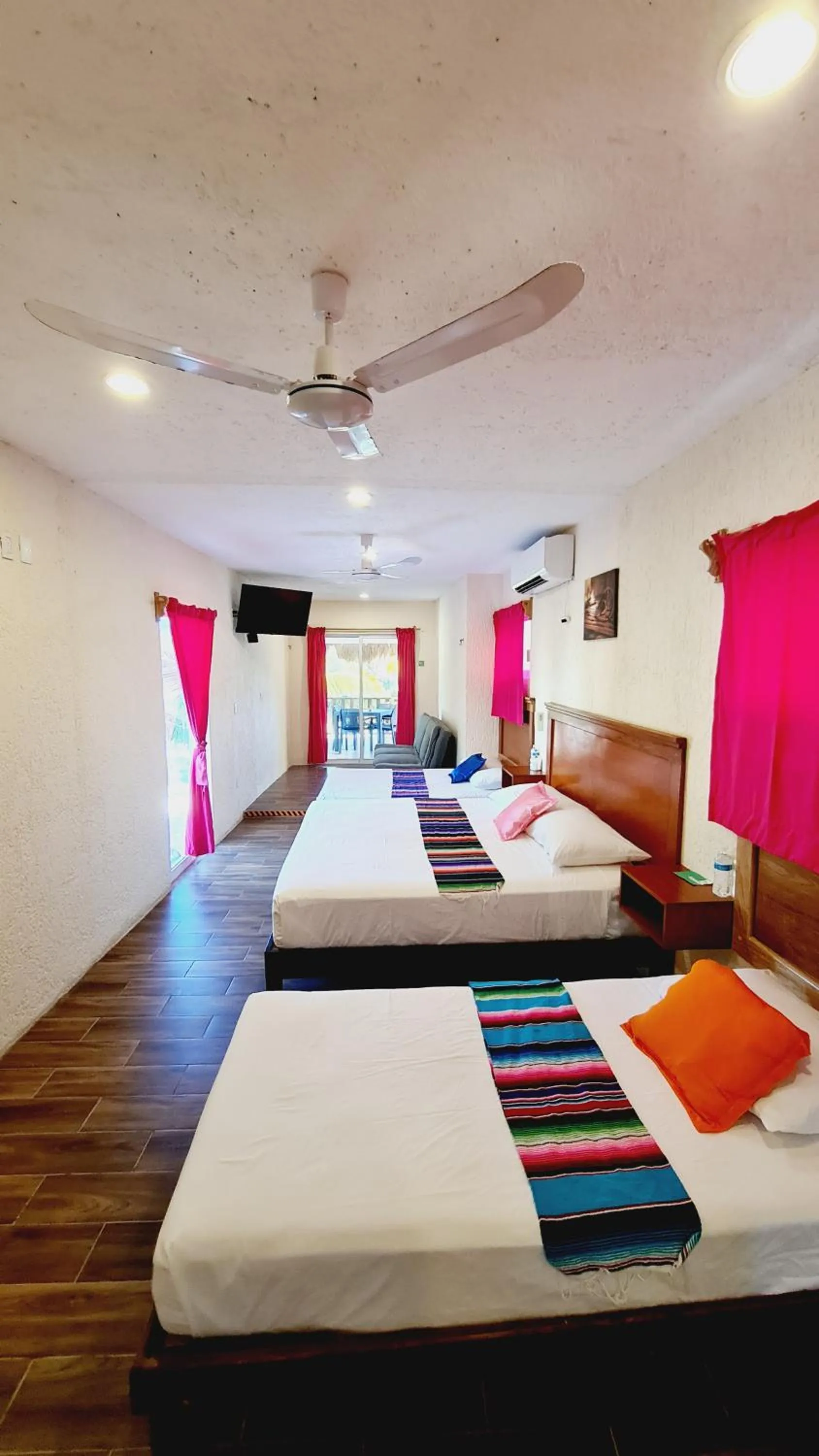 Photo of the whole room, Bed in Hotel Machos Mahahual