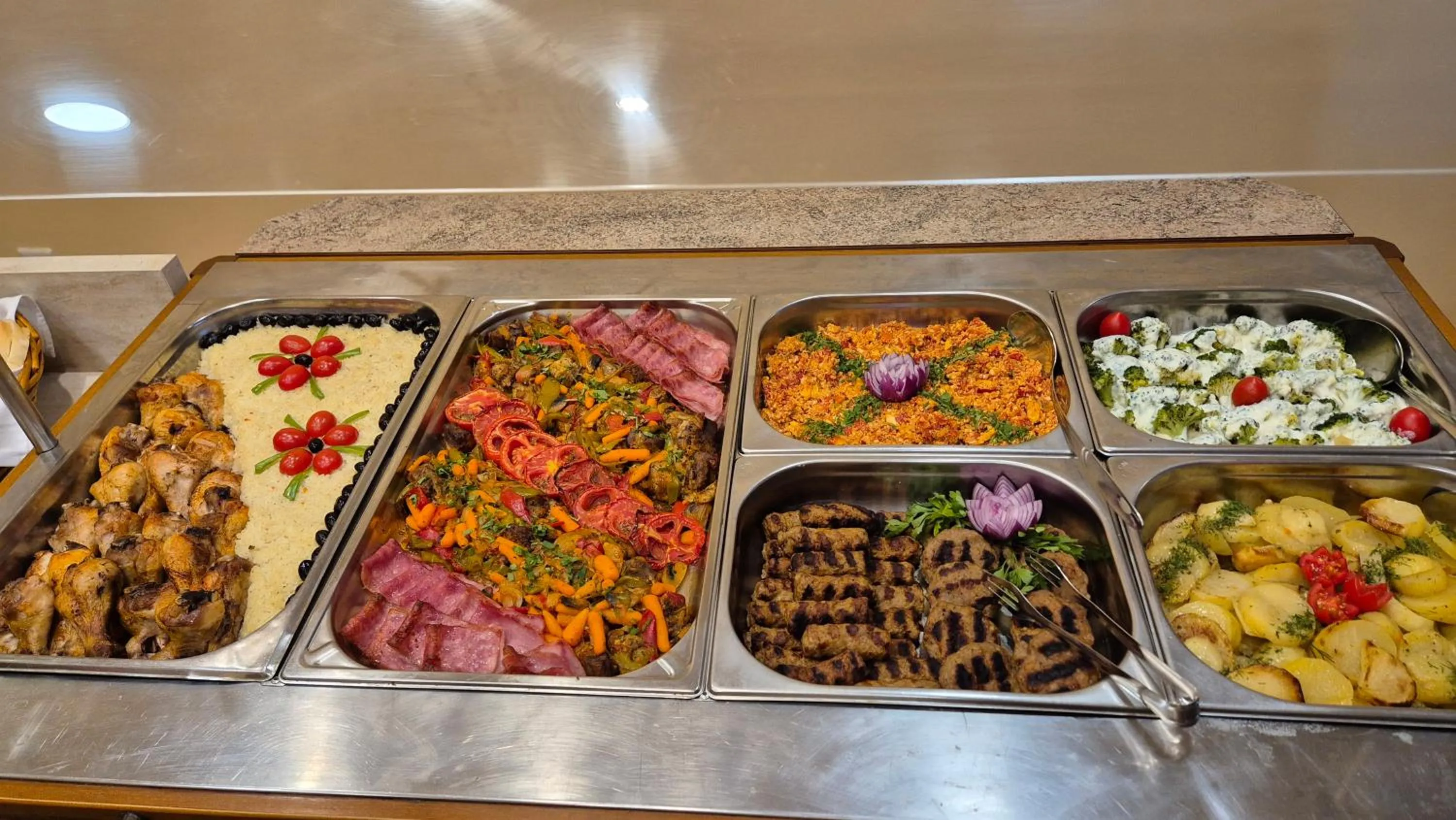 Restaurant/places to eat in Hotel Exotica