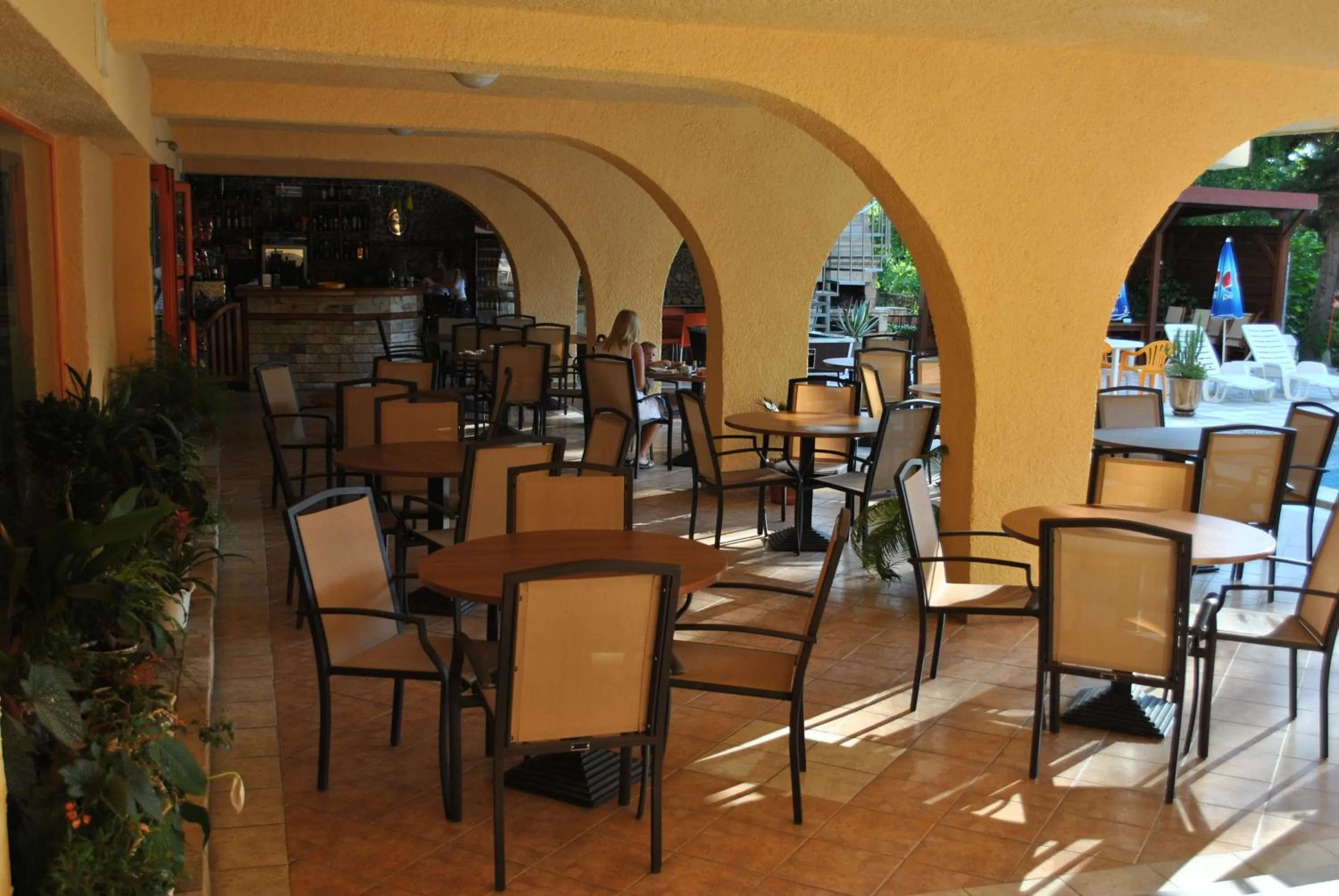 Restaurant/places to eat in Hotel Exotica