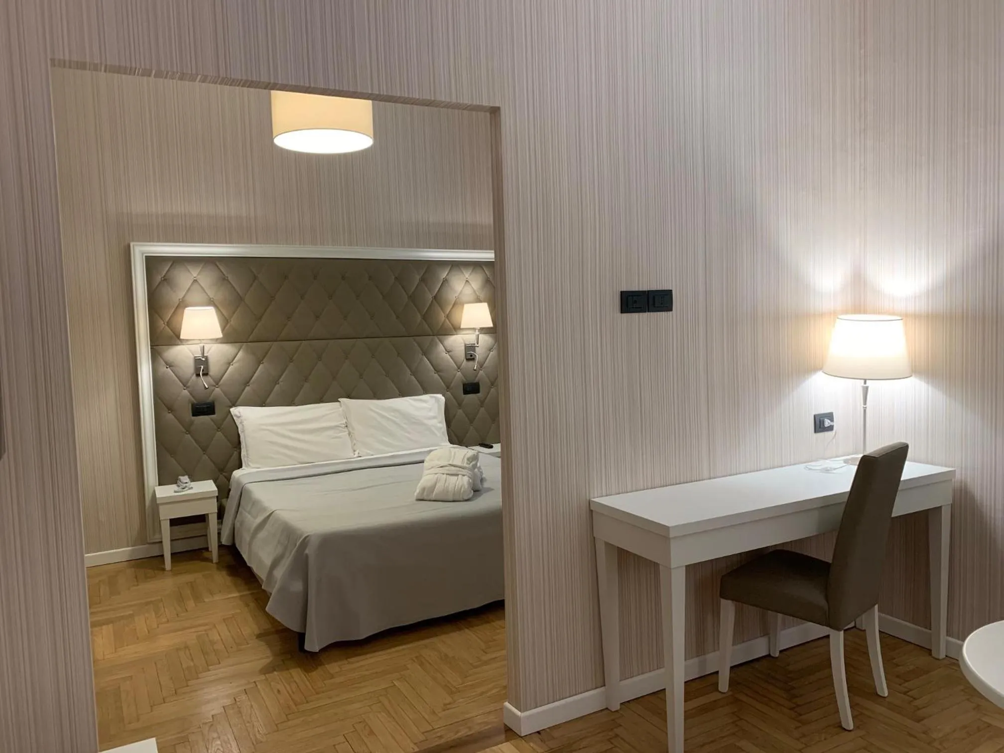 Bedroom, Bed in Spa & Wellness by Des Anglais " Accesso SPA compreso"