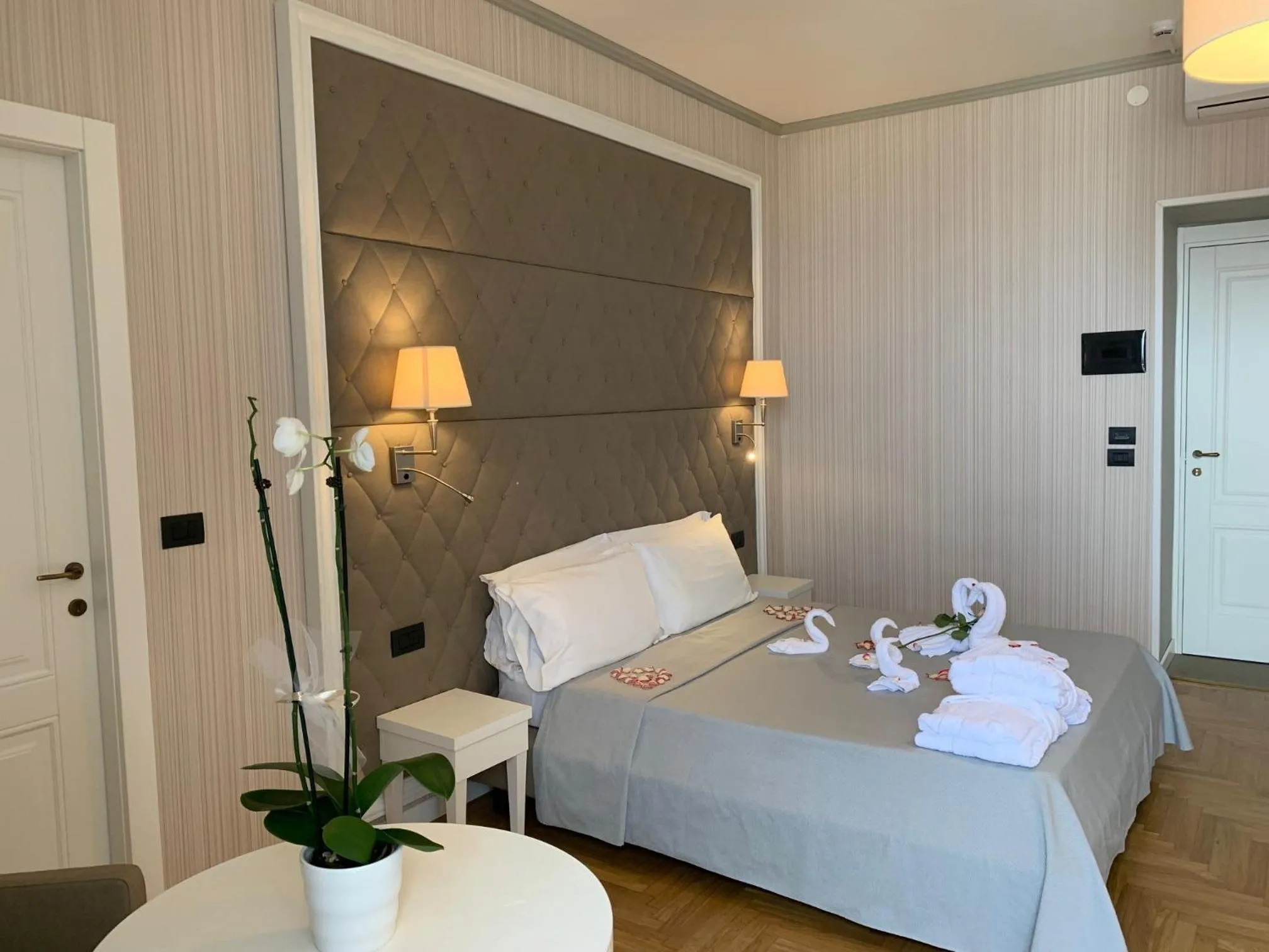Bedroom, Bed in Spa & Wellness by Des Anglais " Accesso SPA compreso"