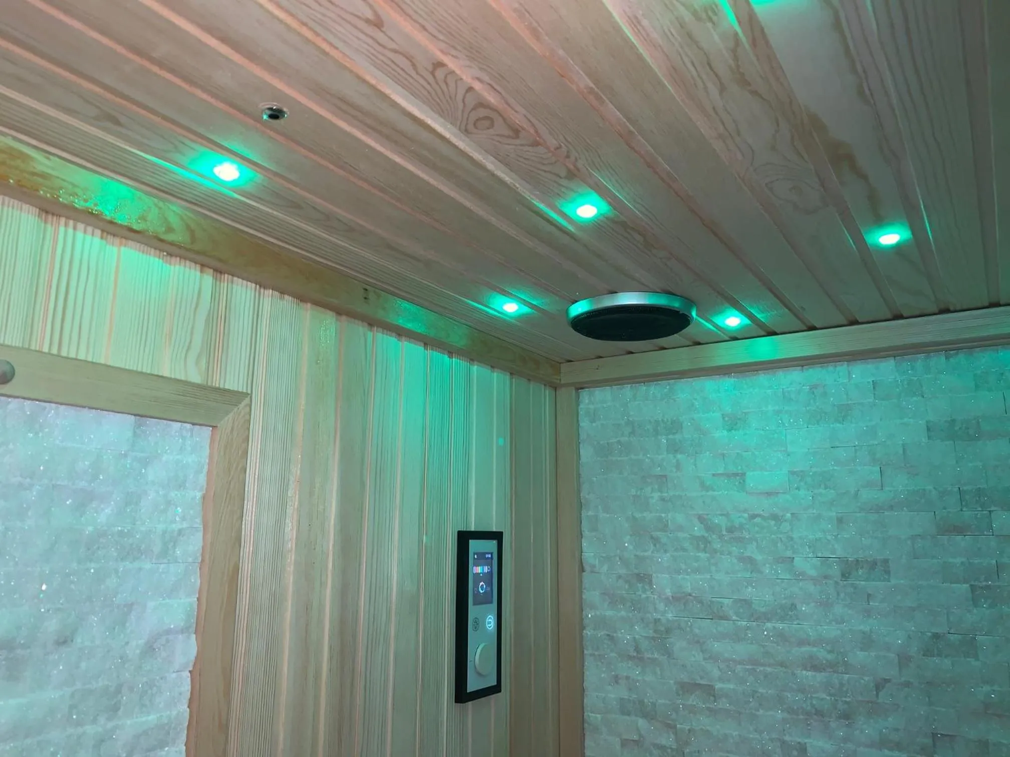 Sauna in Spa & Wellness by Des Anglais " Accesso SPA compreso"