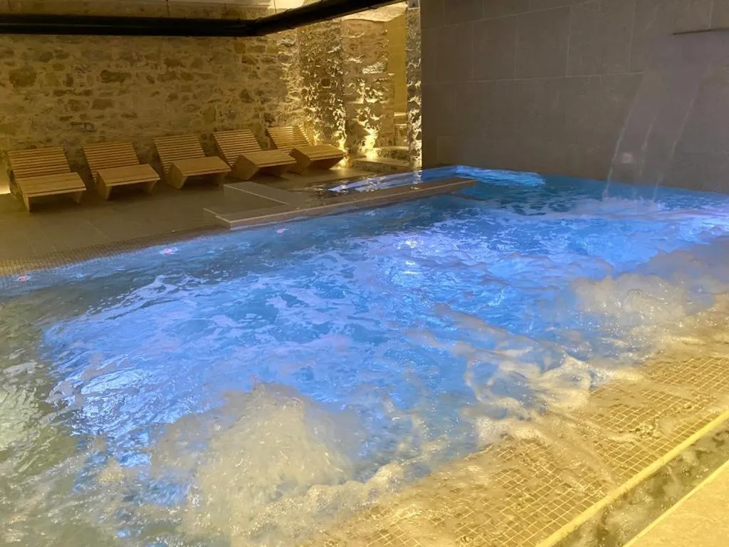Swimming pool in Spa & Wellness by Des Anglais " Accesso SPA compreso"