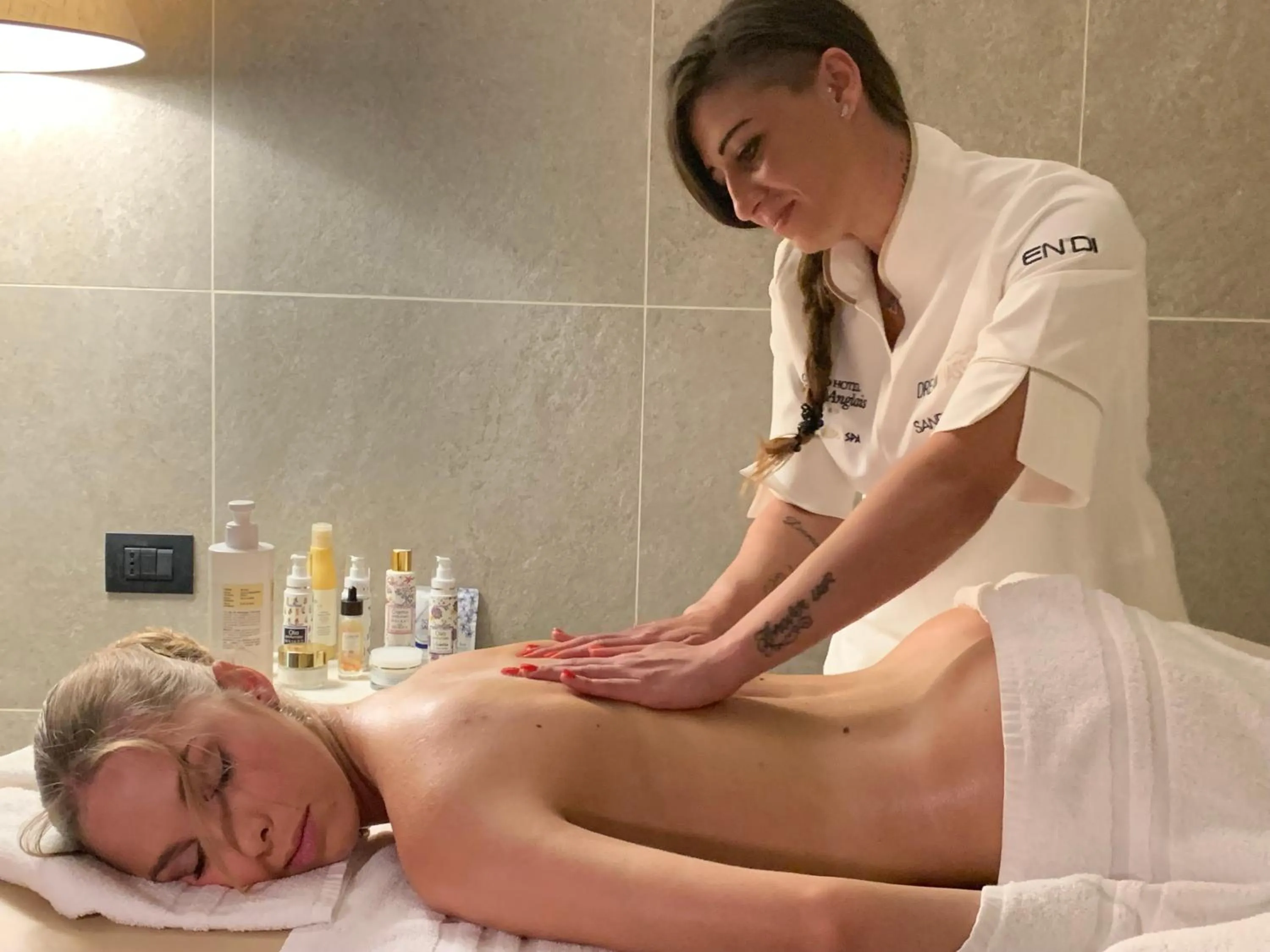 Massage in Spa & Wellness by Des Anglais " Accesso SPA compreso"