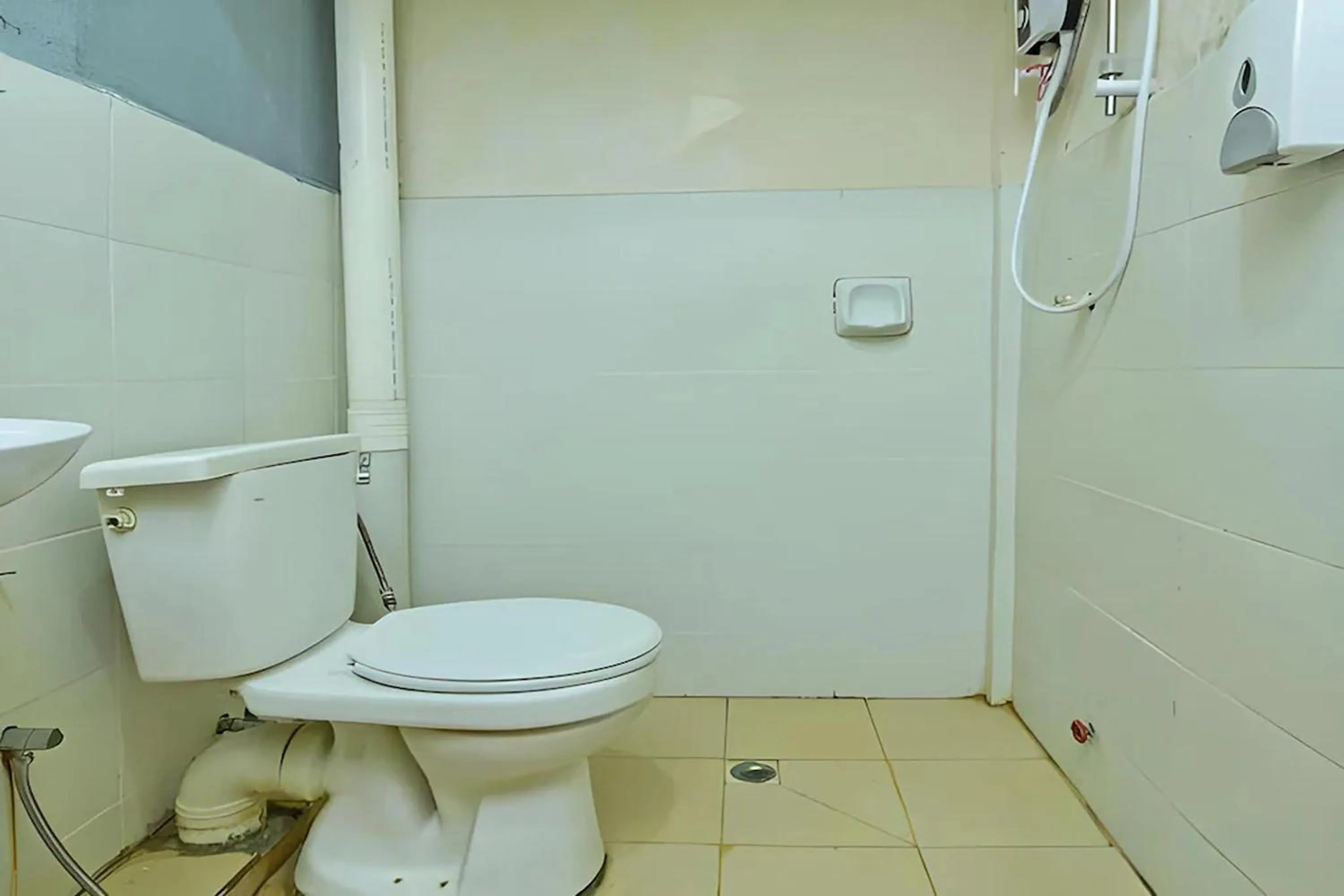 Shower in Feringghi Stay Iinn