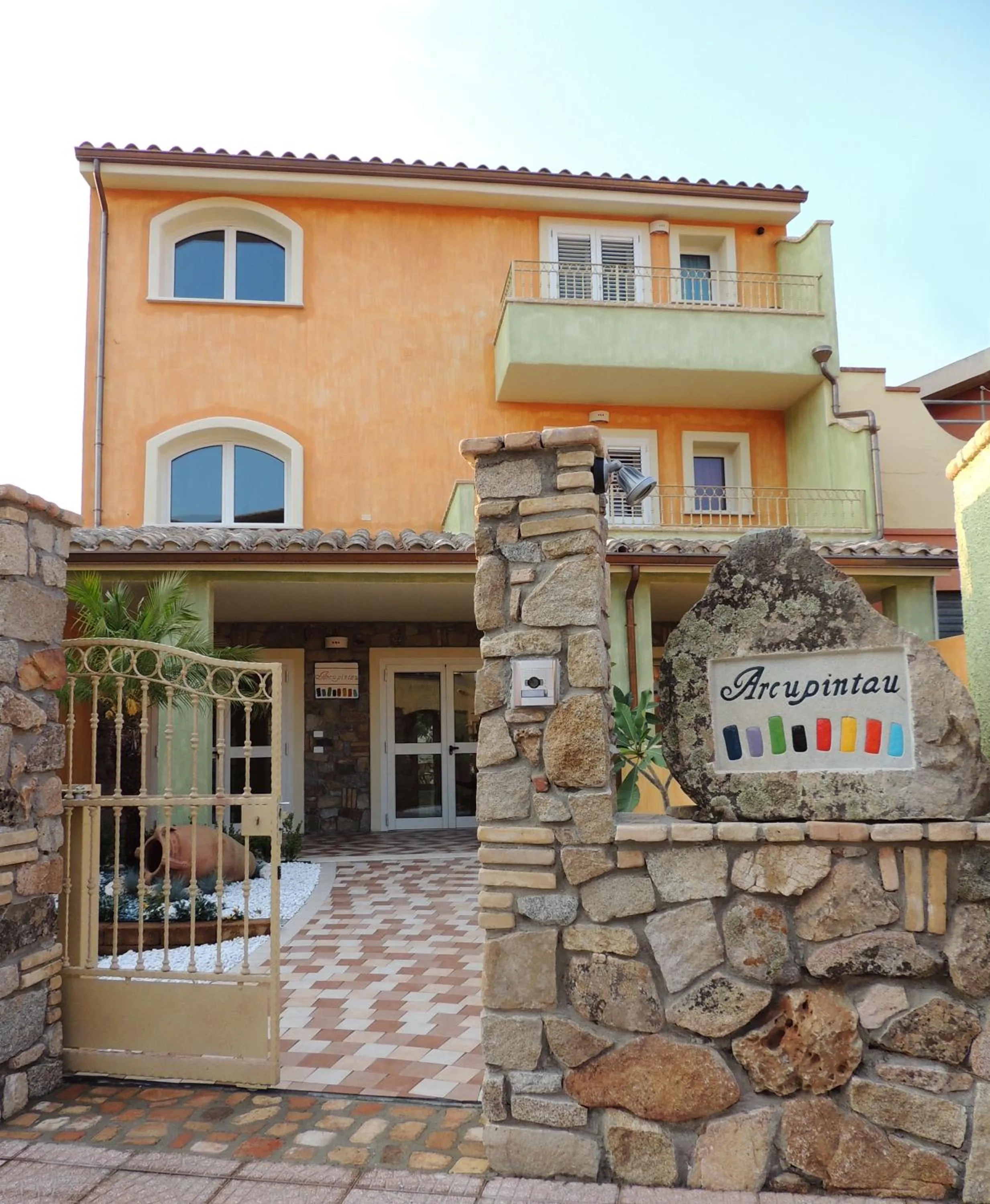 Facade/entrance in Hotel Arcupintau formula B&B