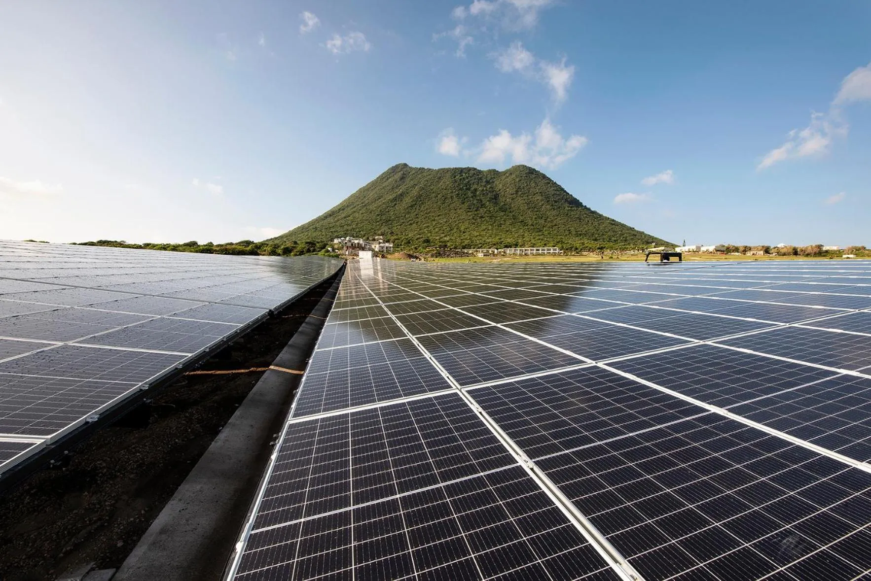 Mountain view in Golden Rock Dive and Nature Resort