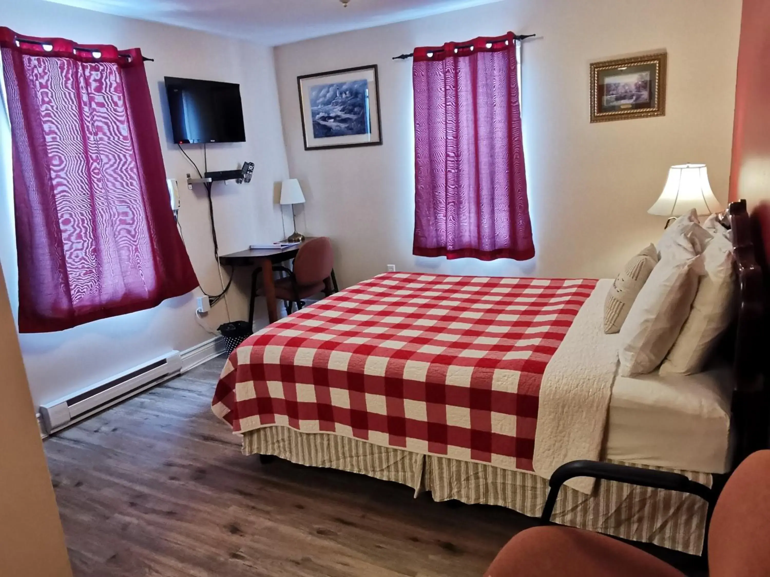 Queen Room in The Inn at Fisherman's cove Queen Room in The Inn at Fisherman's cove