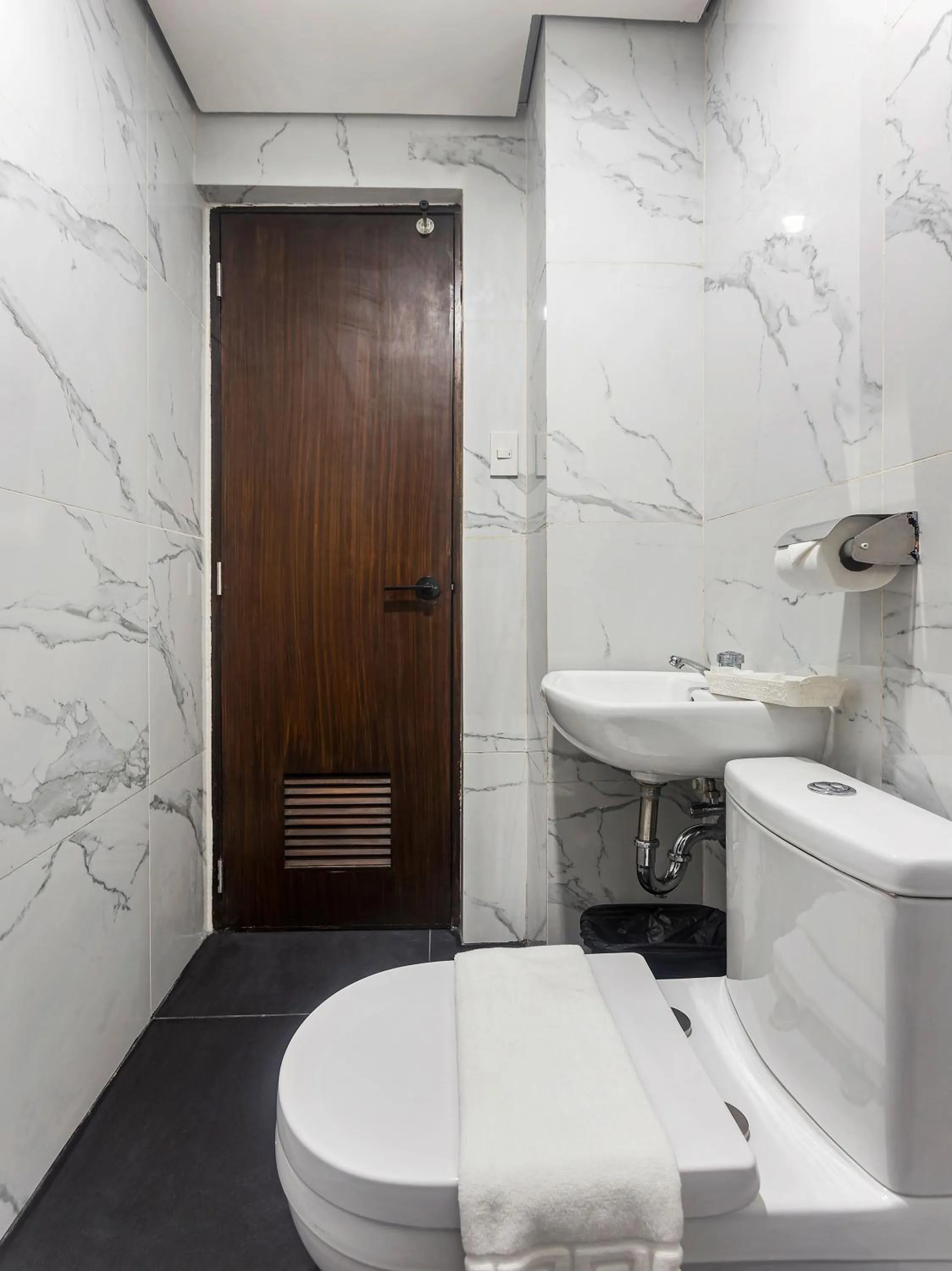 Bathroom in Airo Hotel Manila