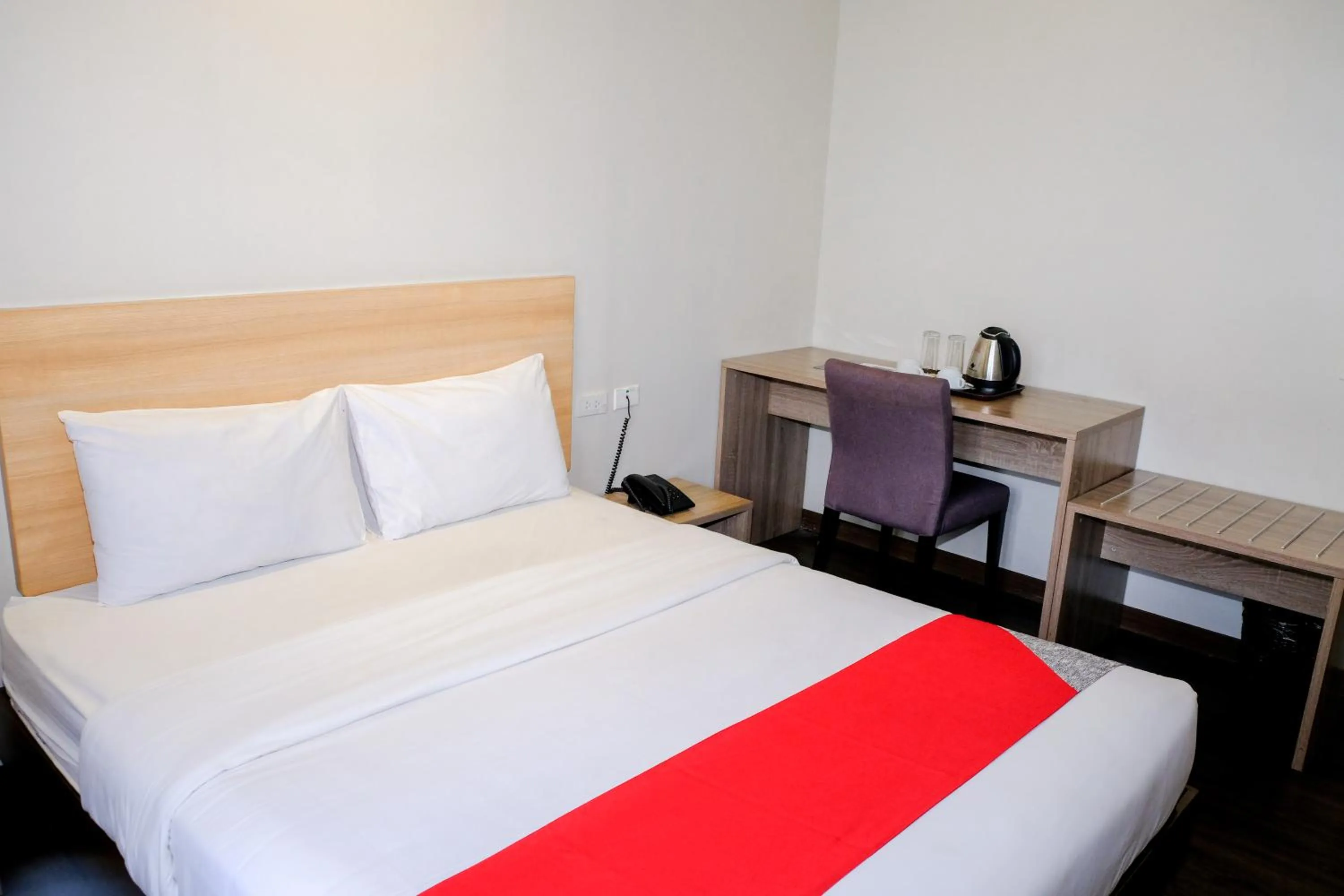 Bed in Airo Hotel Manila