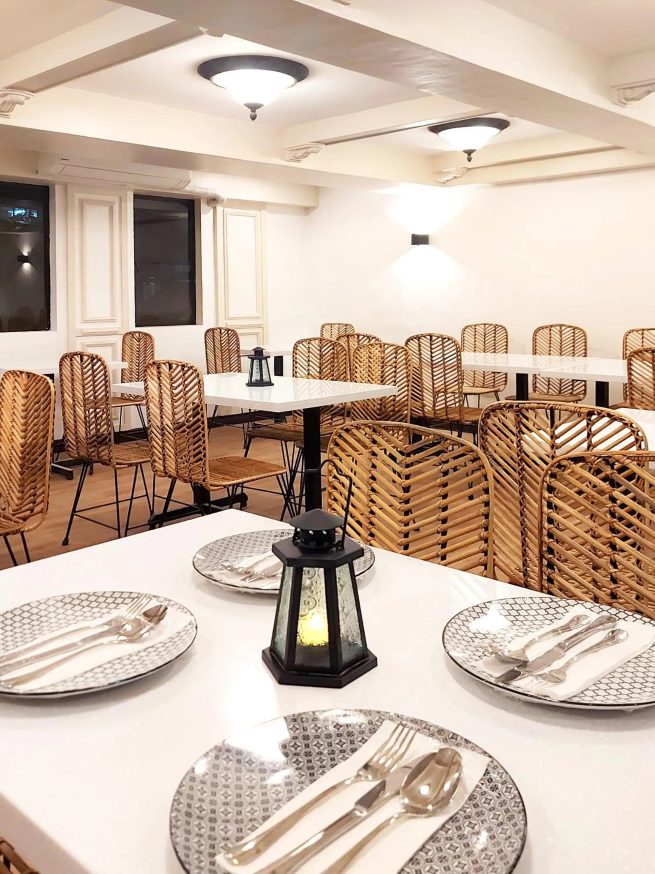 Restaurant/places to eat in Airo Hotel Manila