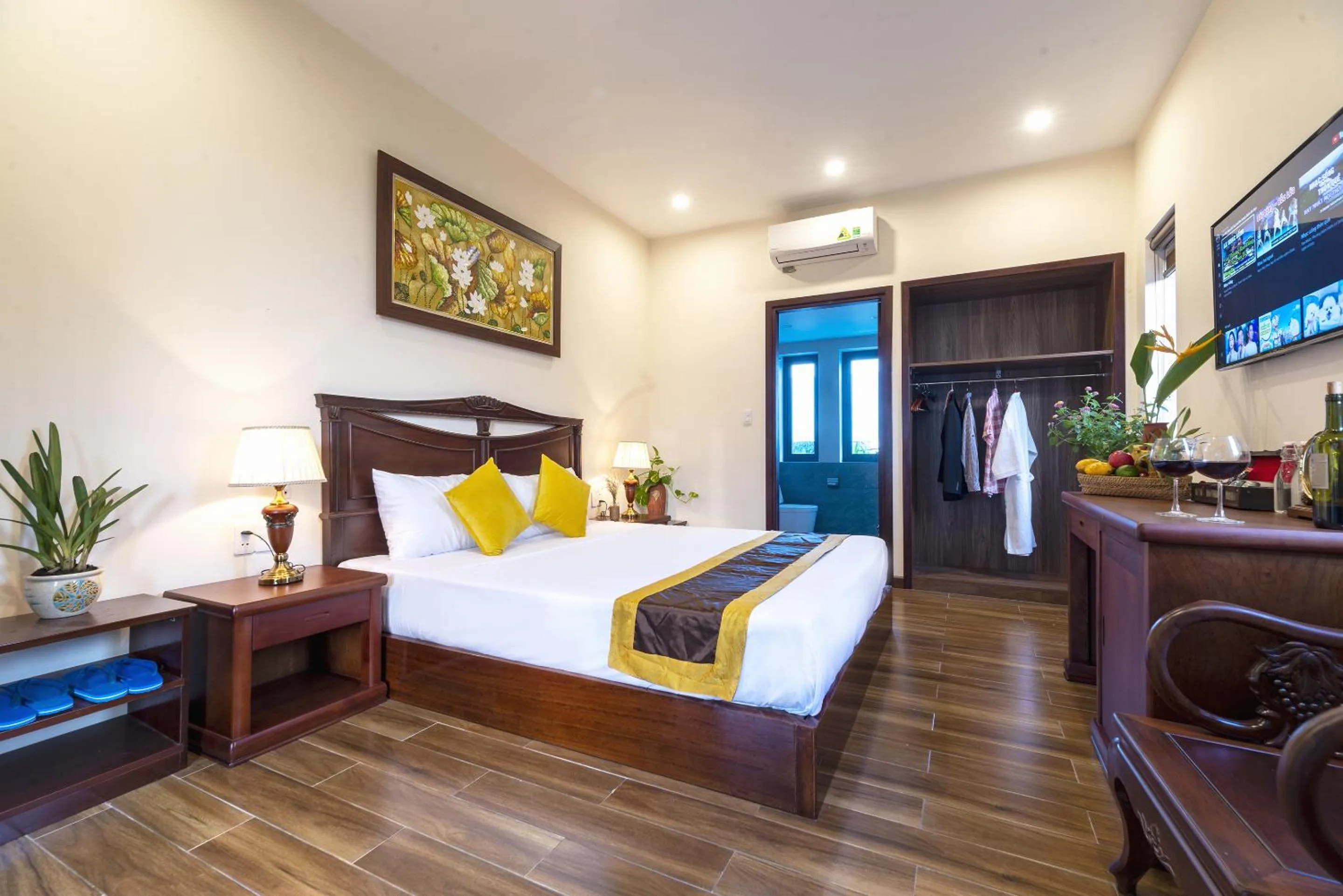 Photo of the whole room, Bed in SHALA BOUTIQUE HOIAN