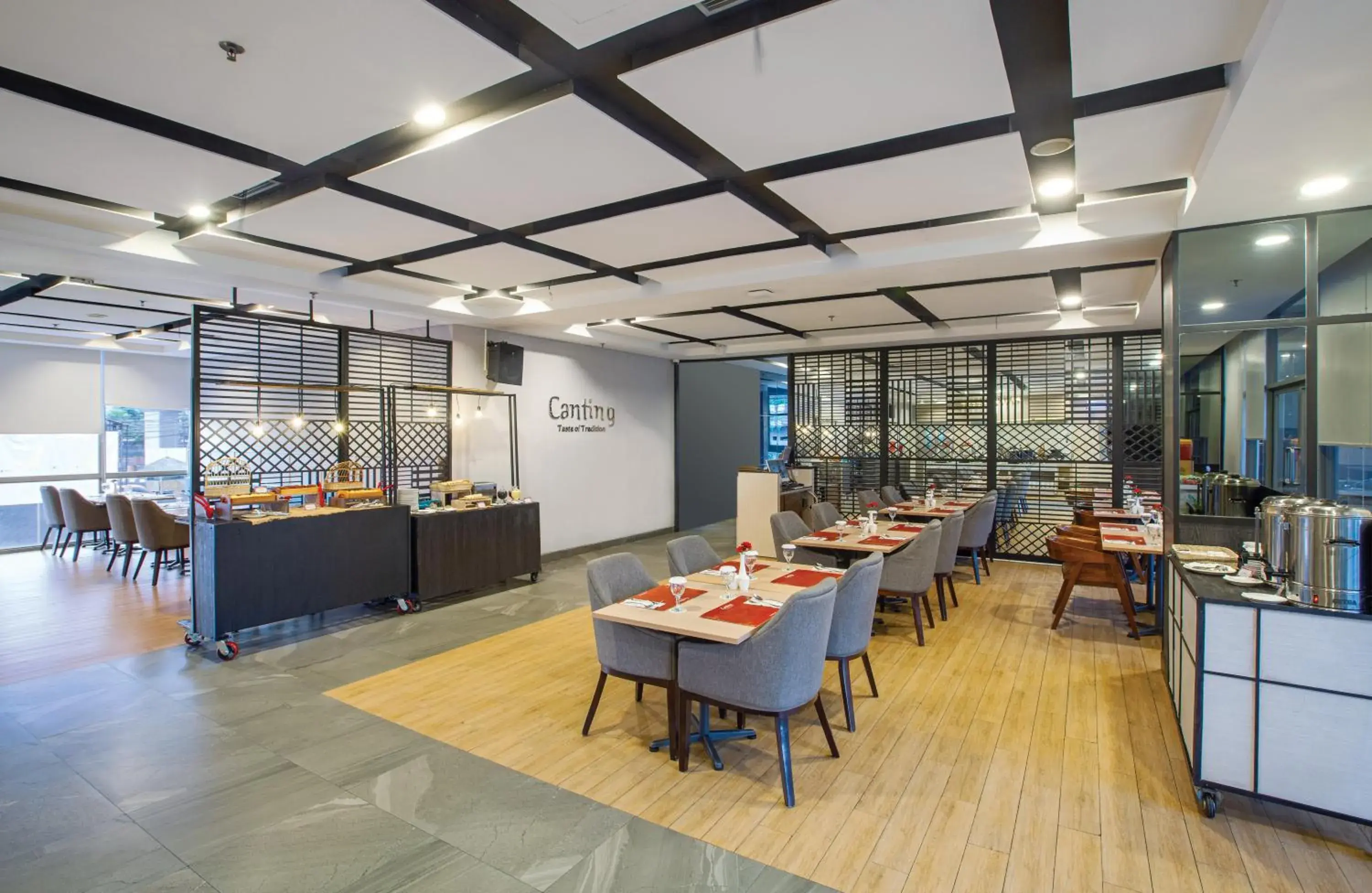 Restaurant/places to eat in Vasaka Hotel Makassar Managed by Dafam Restaurant/places to eat in Vasaka Hotel Makassar Managed by Dafam