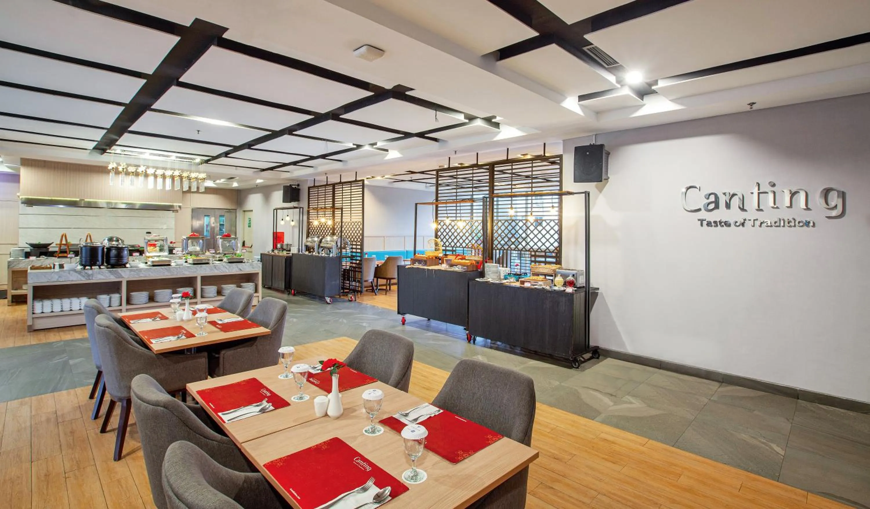 Restaurant/places to eat in Vasaka Hotel Makassar Managed by Dafam