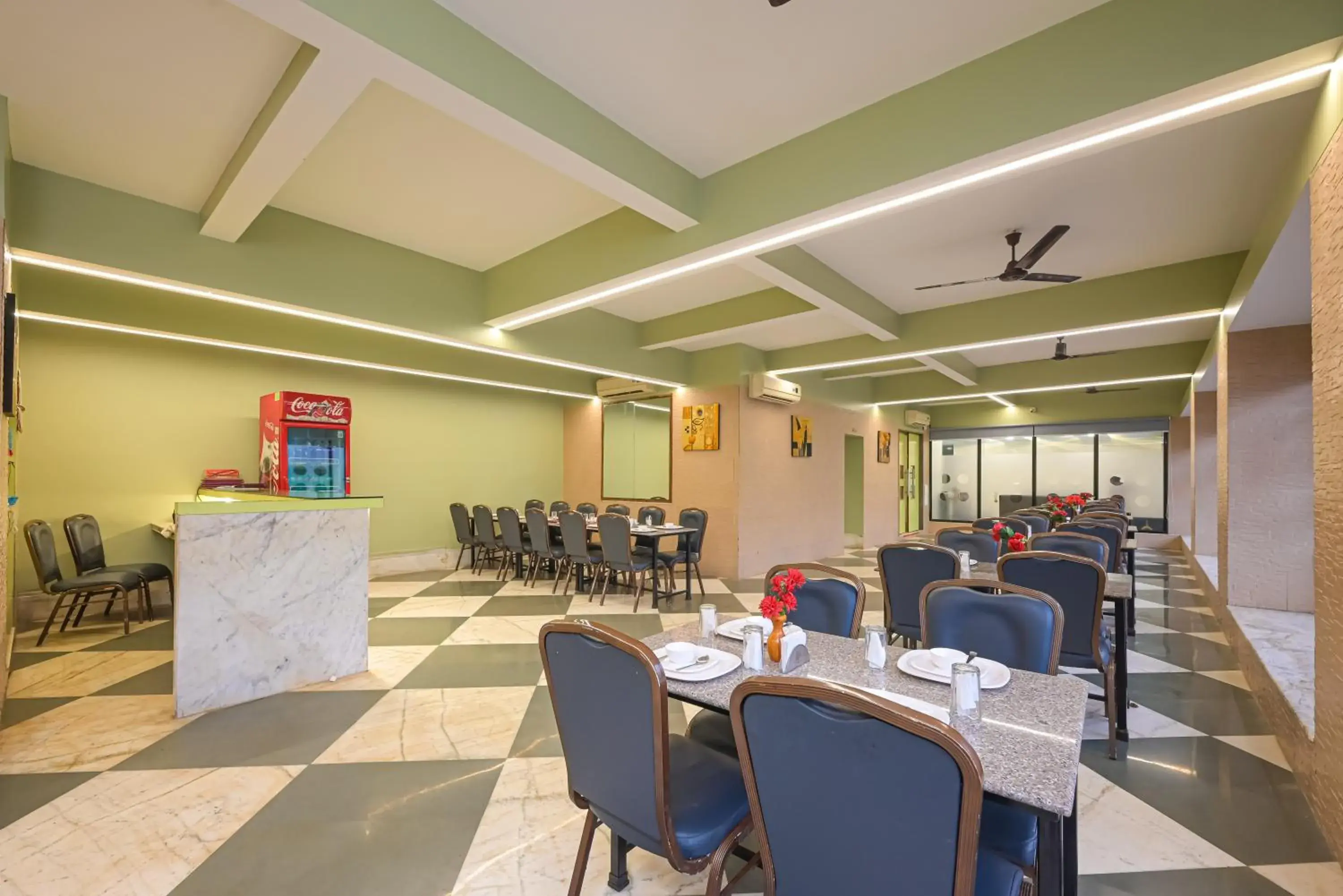 Restaurant/places to eat in Hotel Aristro Lonavala Restaurant/places to eat in Hotel Aristro Lonavala