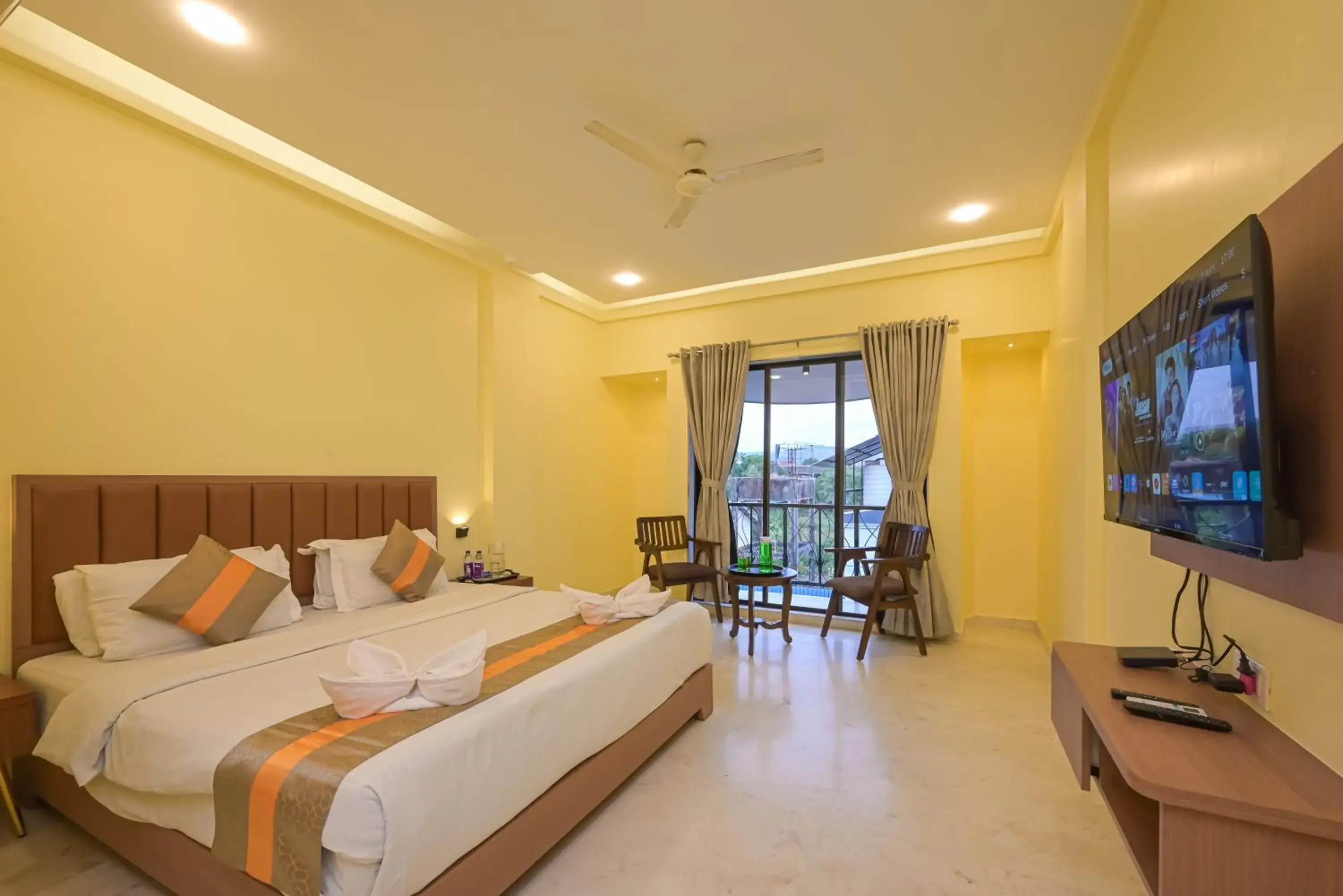 Bed in Hotel Aristro Lonavala Bed in Hotel Aristro Lonavala