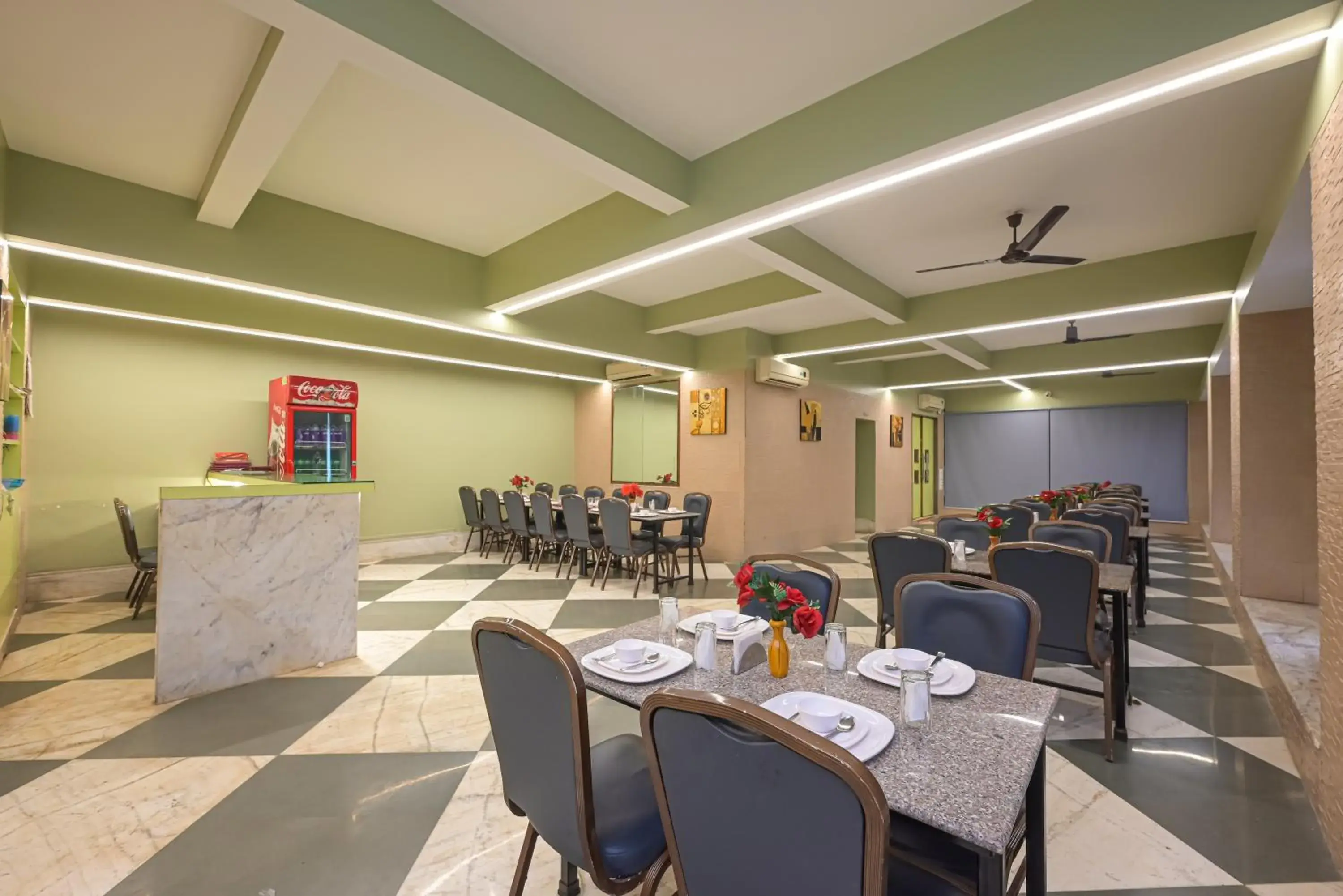 Restaurant/places to eat in Hotel Aristro Lonavala Restaurant/places to eat in Hotel Aristro Lonavala