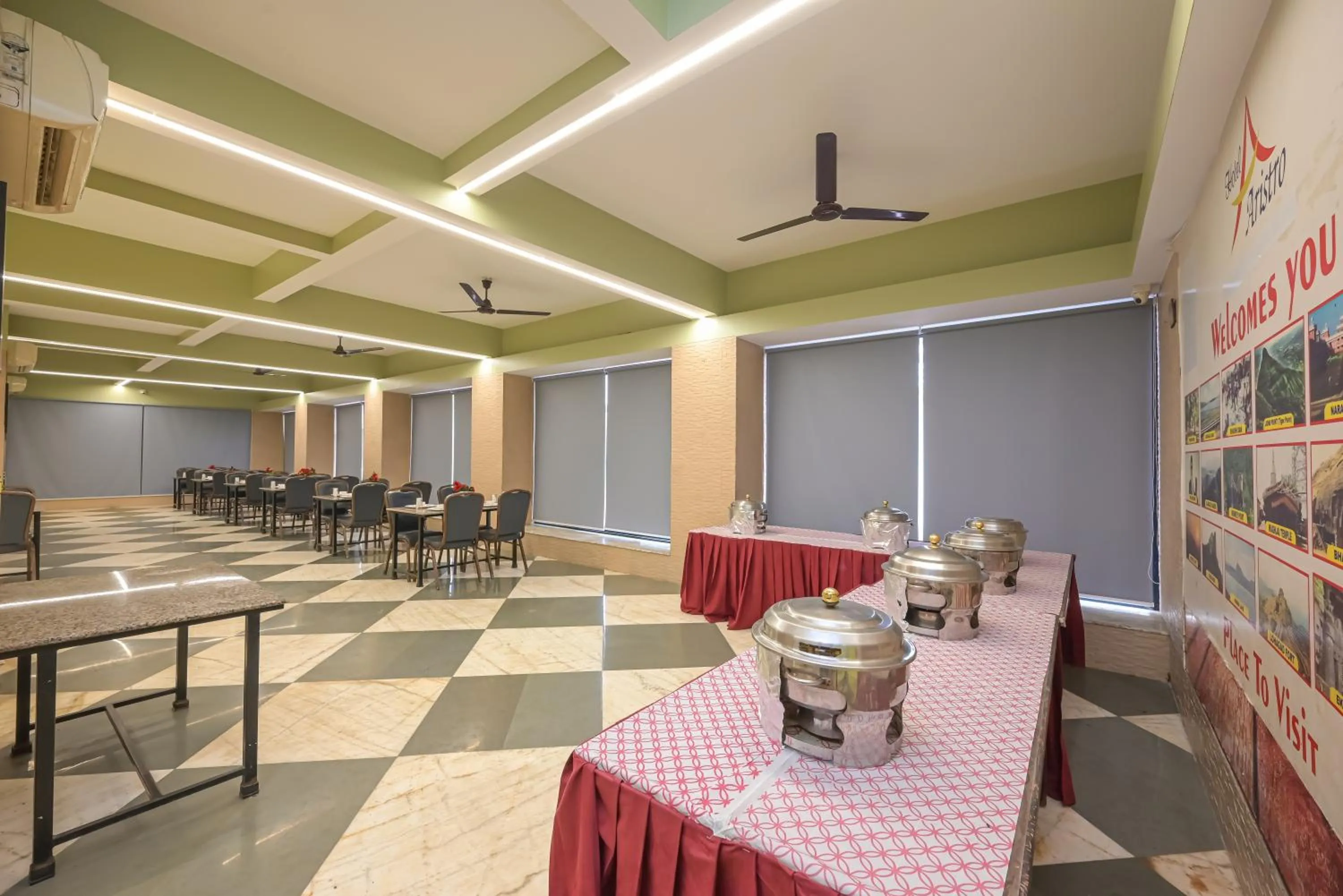 Restaurant/places to eat in Hotel Aristro Lonavala