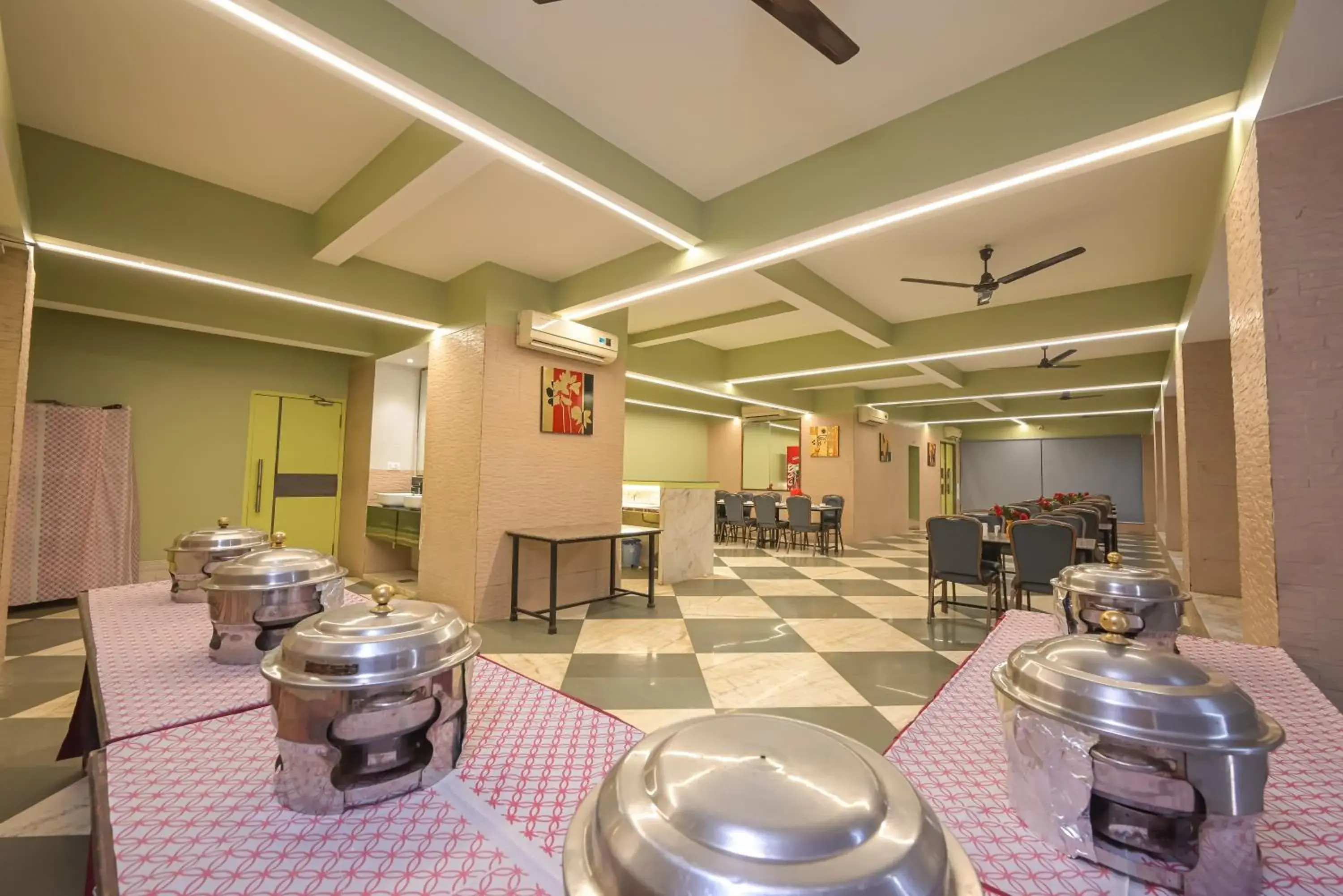 Restaurant/places to eat in Hotel Aristro Lonavala Restaurant/places to eat in Hotel Aristro Lonavala