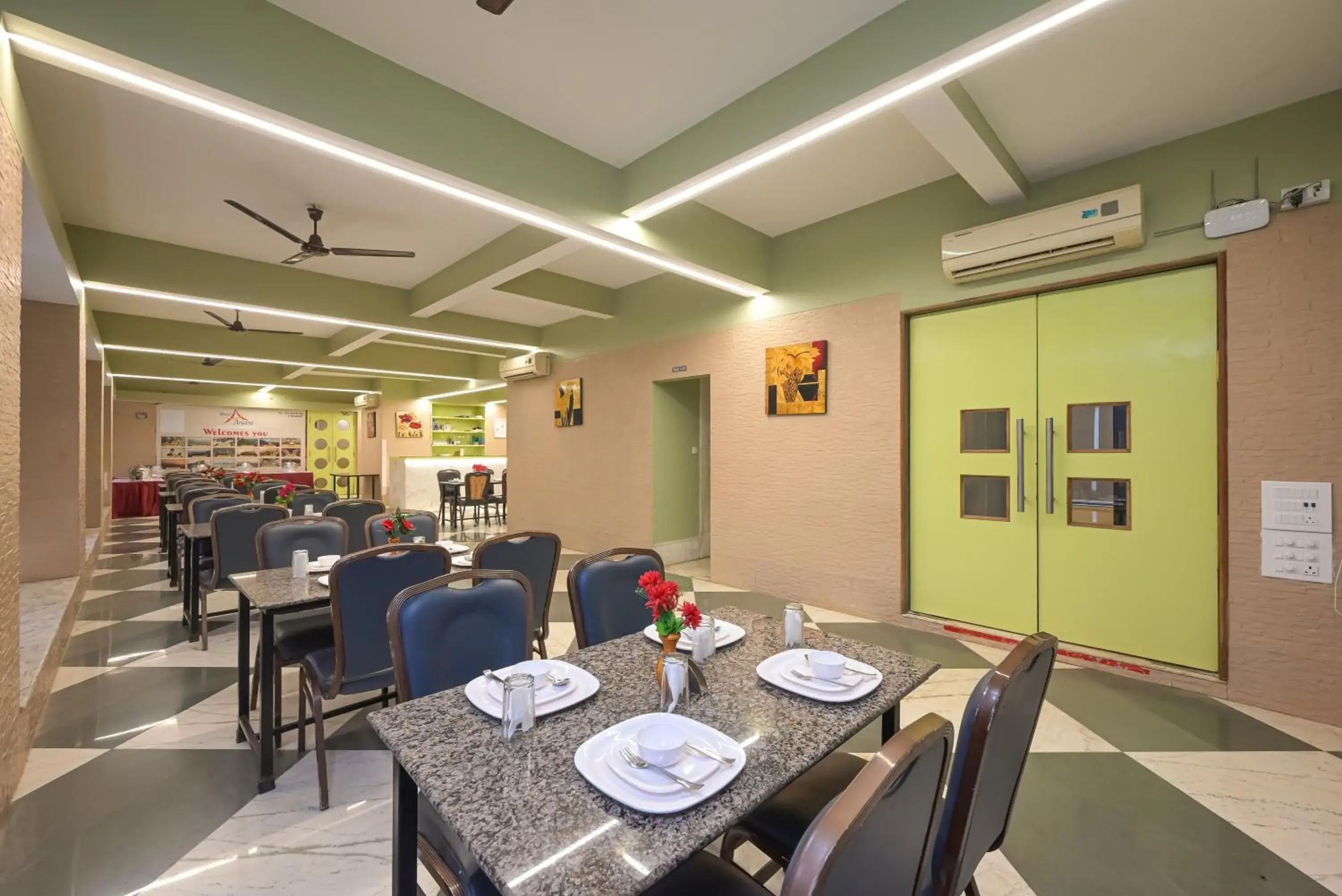 Restaurant/places to eat in Hotel Aristro Lonavala Restaurant/places to eat in Hotel Aristro Lonavala