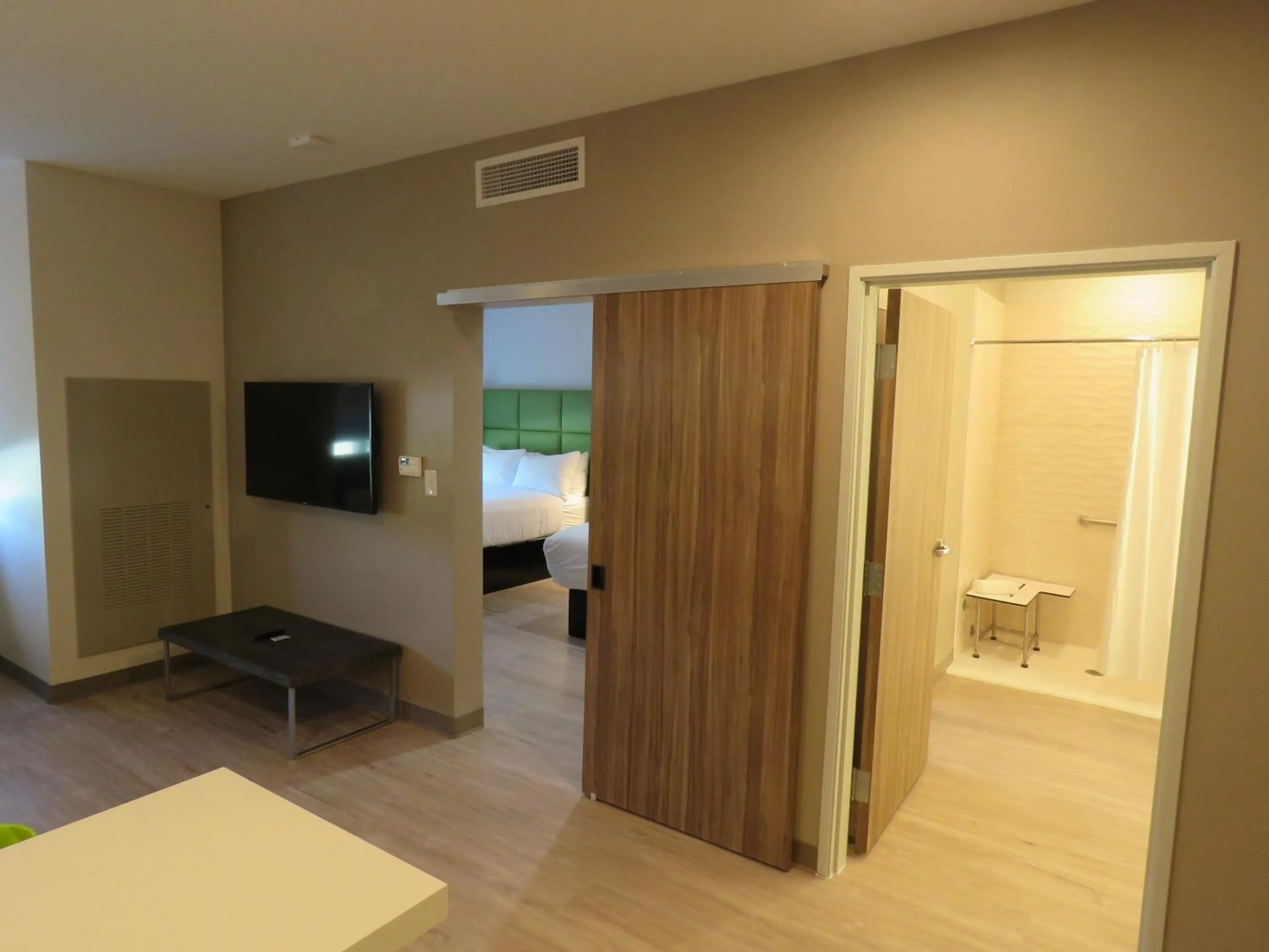 TV and multimedia in Wyndham Garden College Station