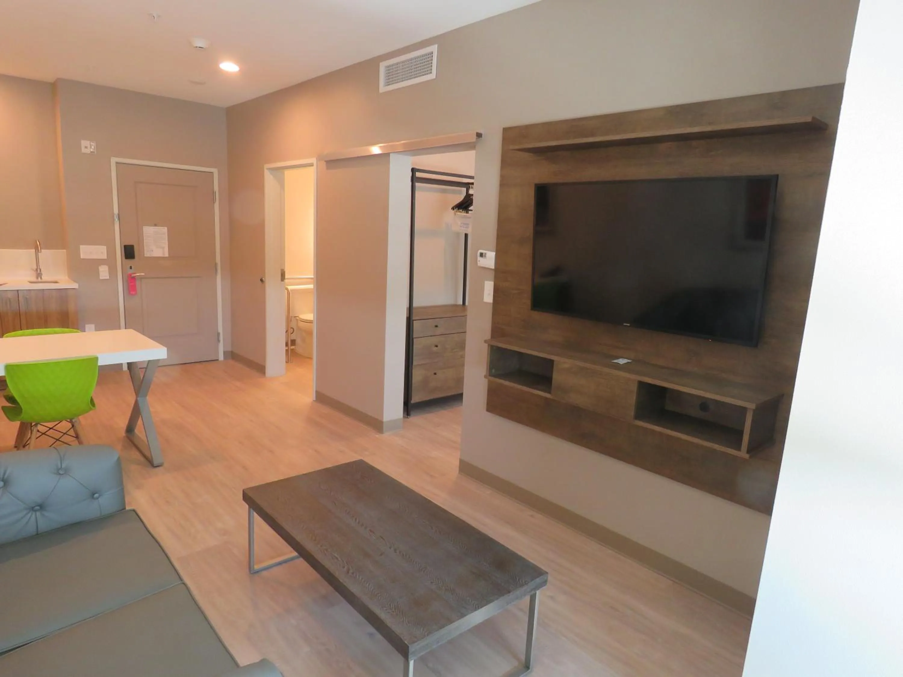 TV and multimedia in Wyndham Garden College Station