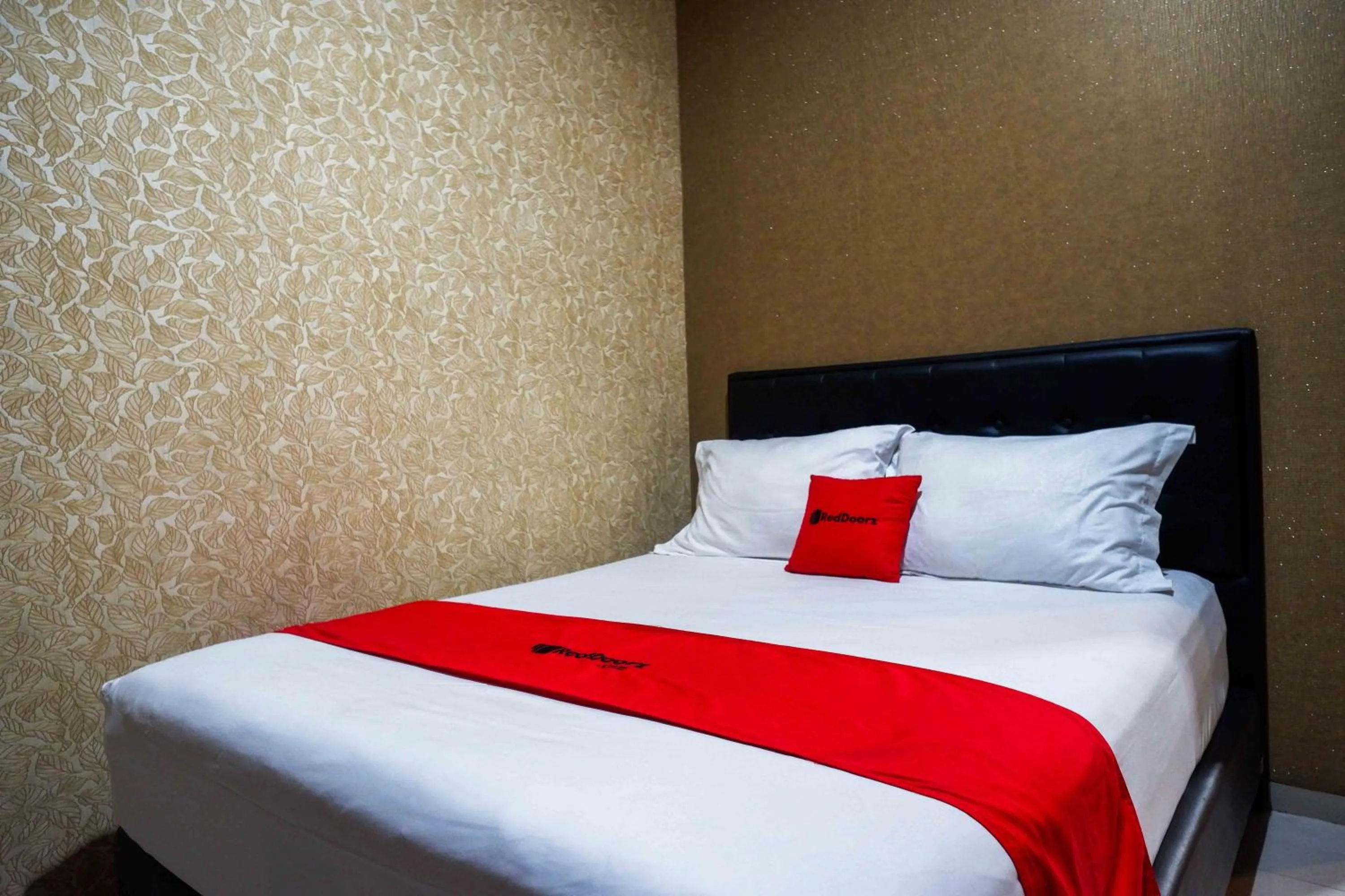 Bedroom in RedDoorz Syariah near PLTU Cilacap