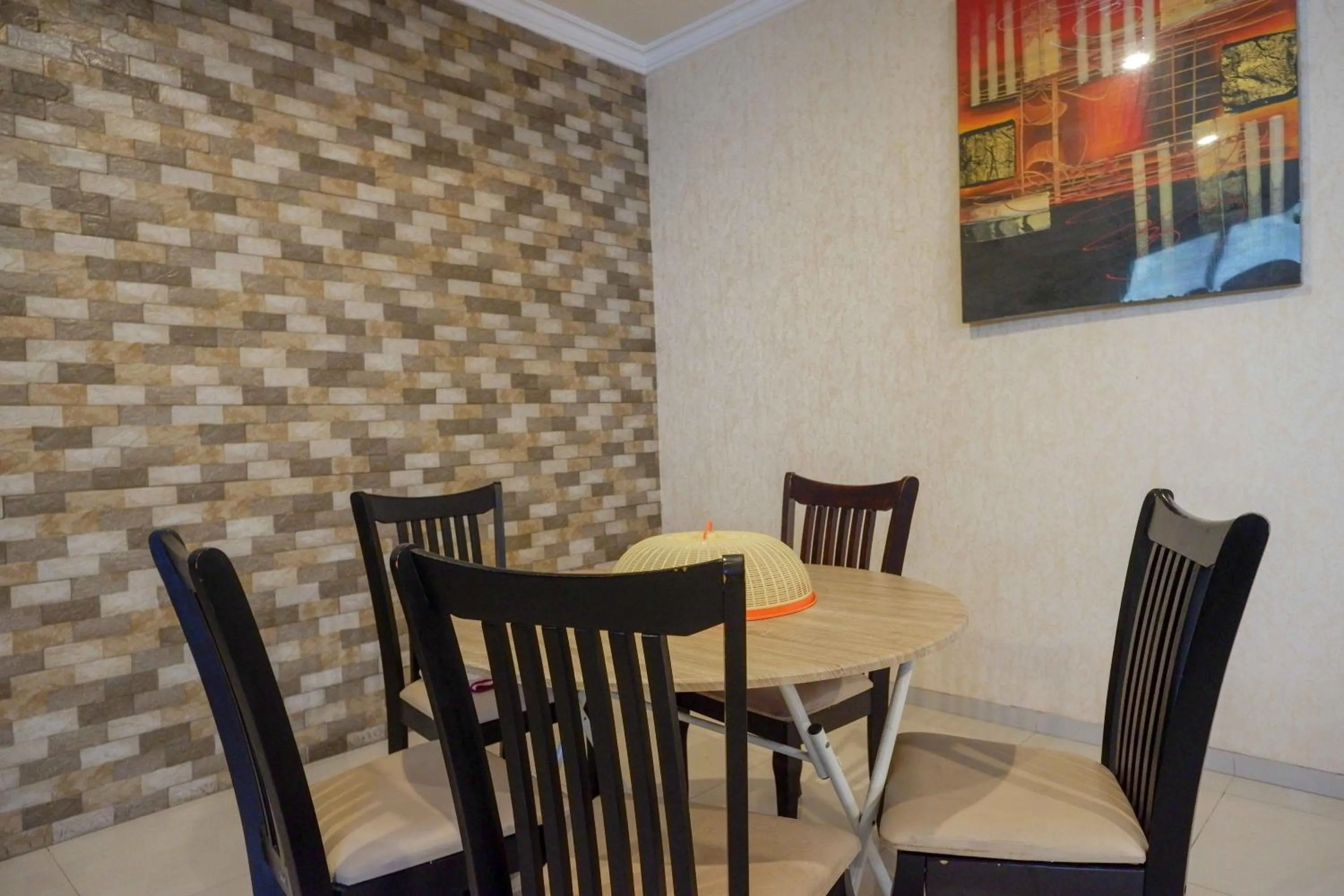 Restaurant/places to eat in RedDoorz Syariah near PLTU Cilacap