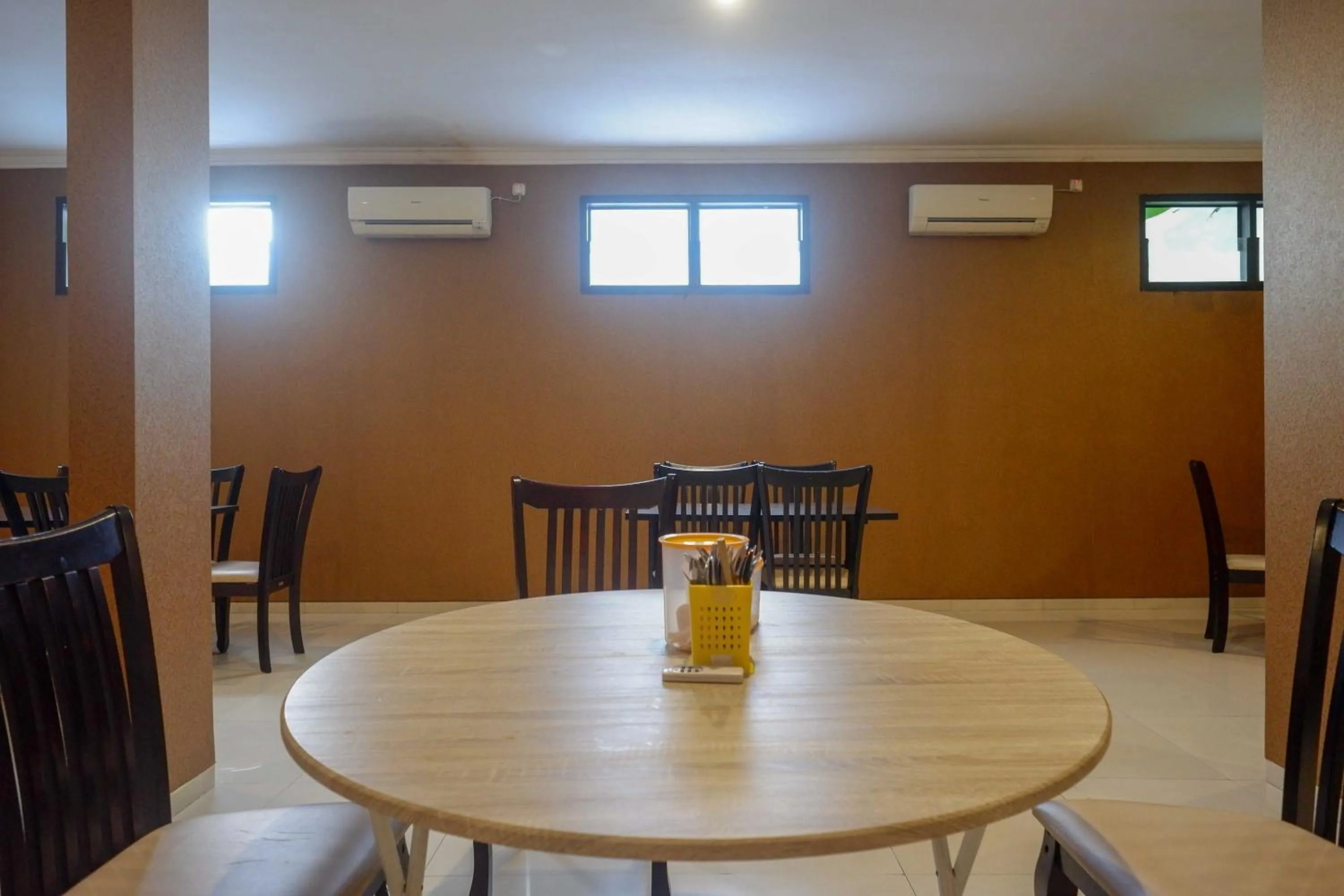 Restaurant/places to eat in RedDoorz Syariah near PLTU Cilacap