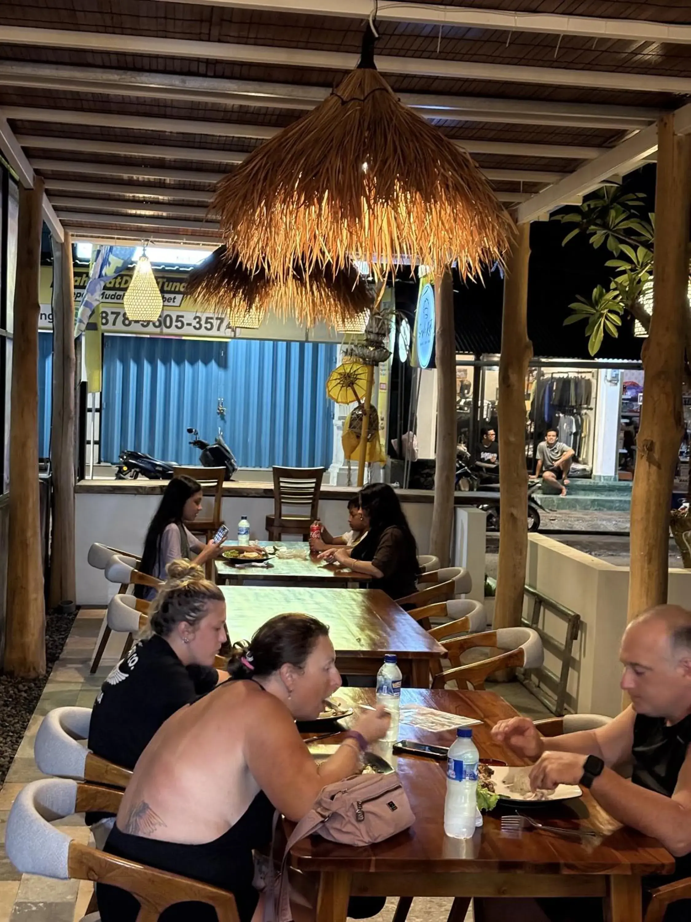 Restaurant/places to eat in Daghan Cottage Nusa Penida Restaurant/places to eat in Daghan Cottage Nusa Penida