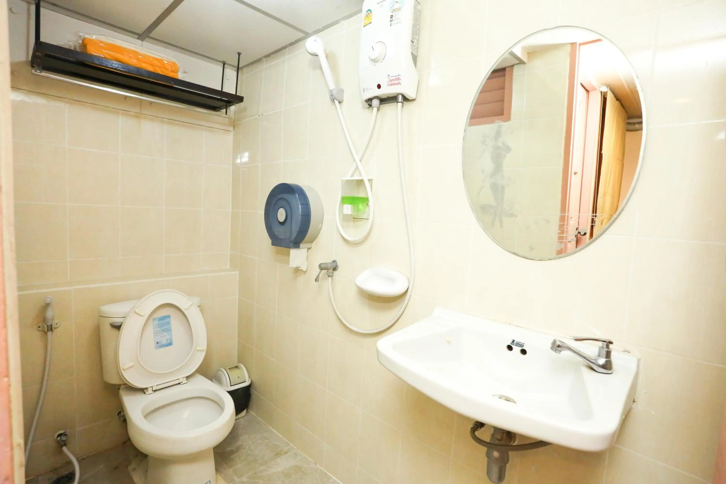 Shower in PJR Chateau