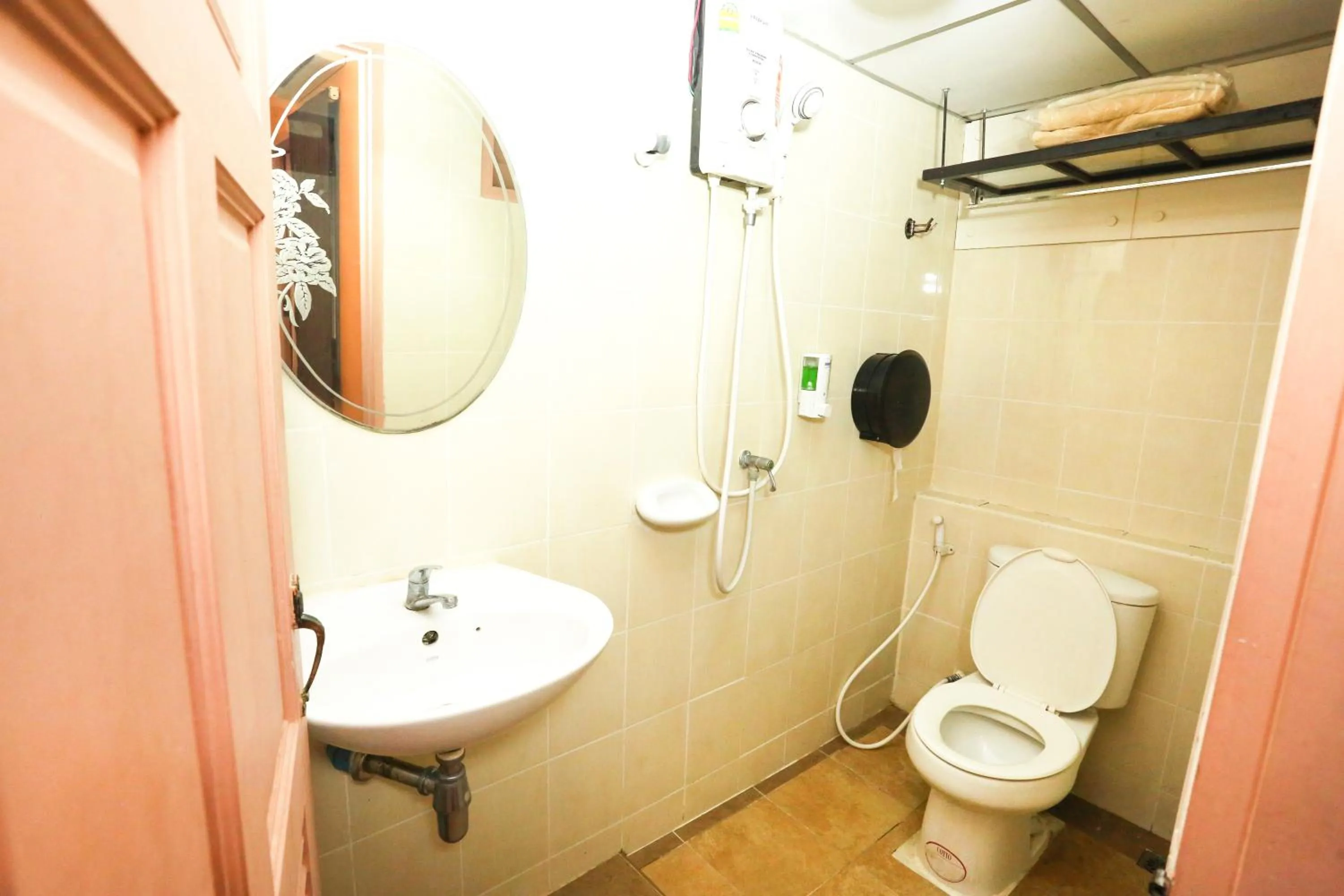 Shower in PJR Chateau