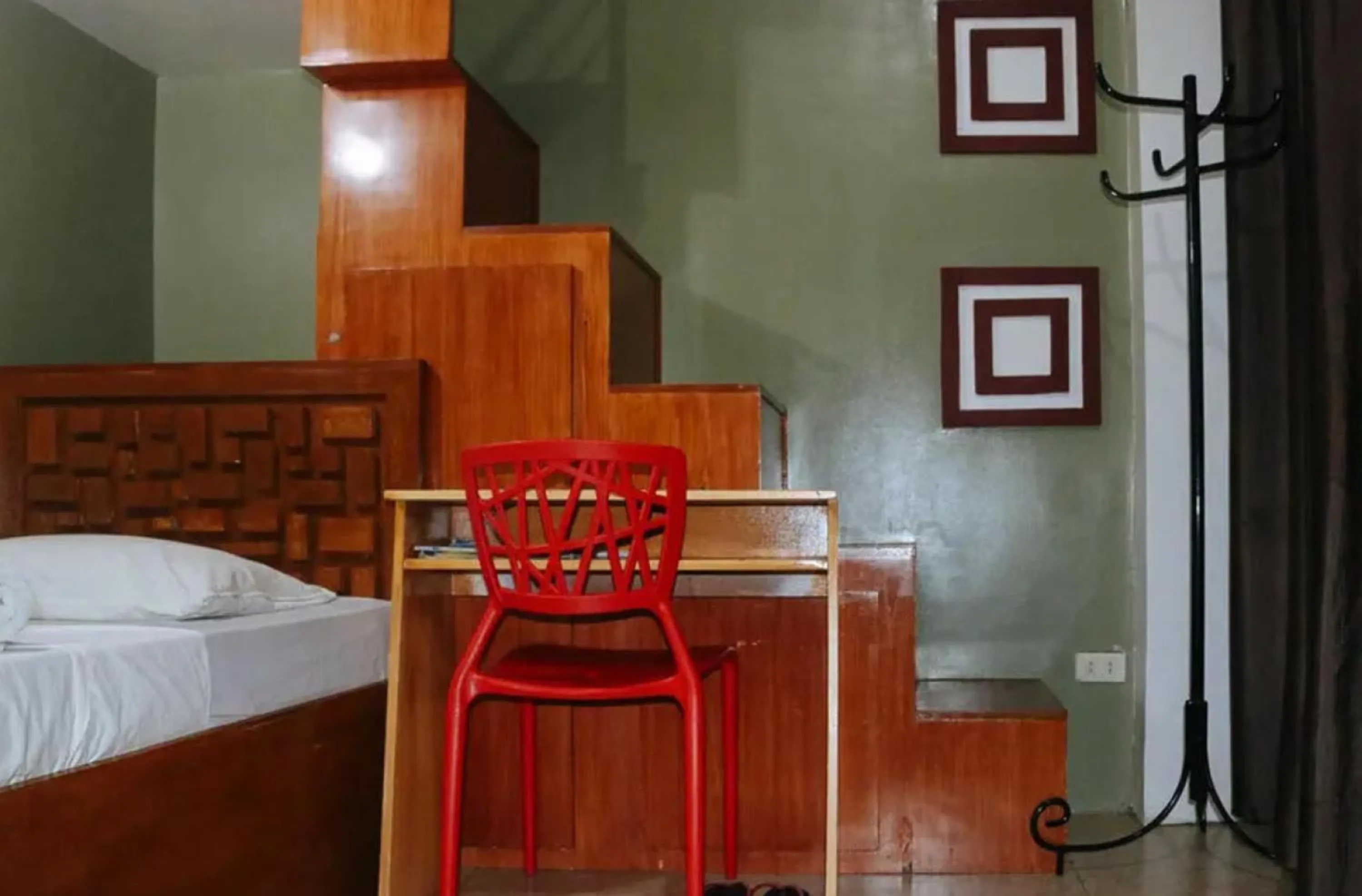 Bed in RedDoorz near Colgante Bridge Naga City