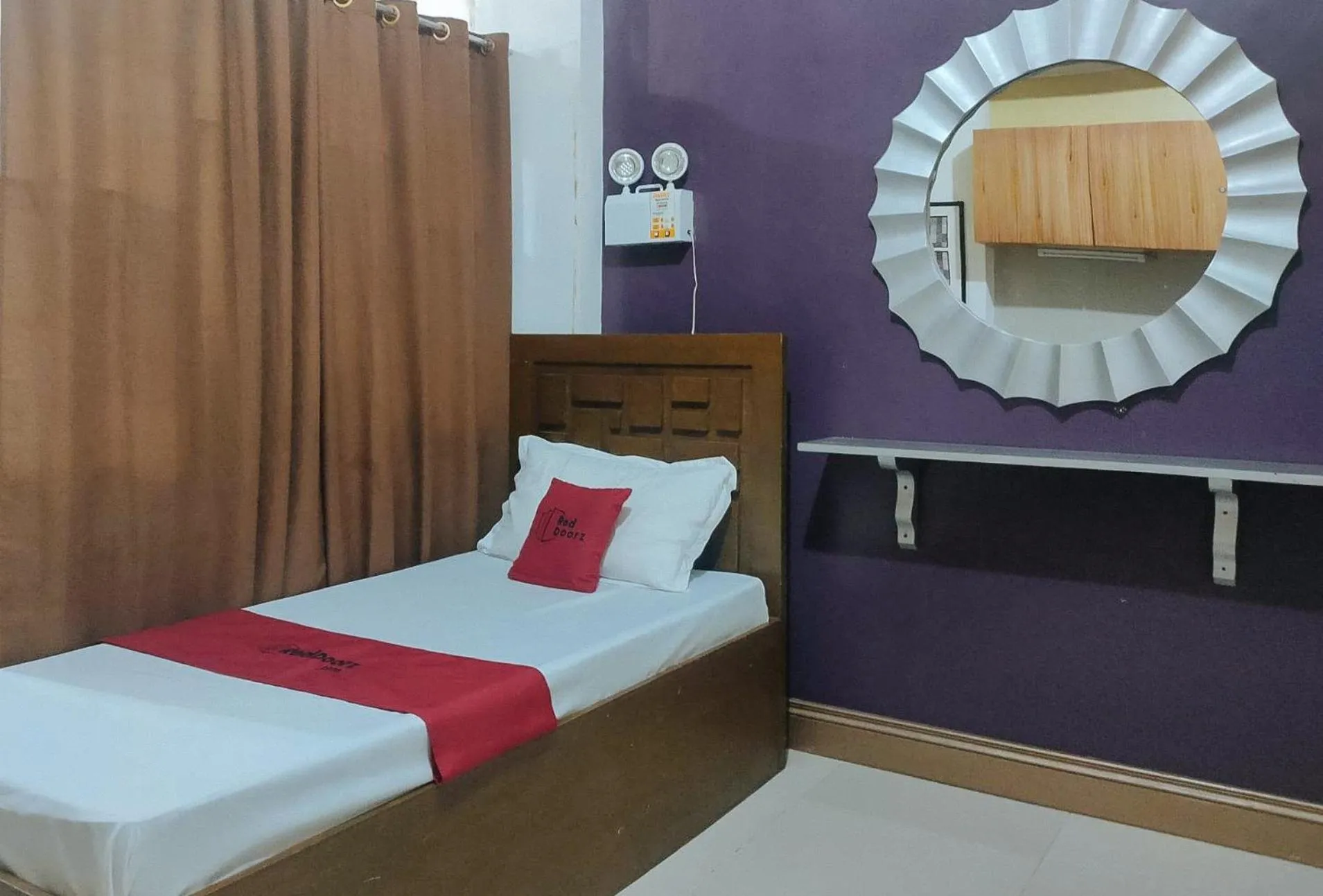 Bed in RedDoorz near Colgante Bridge Naga City