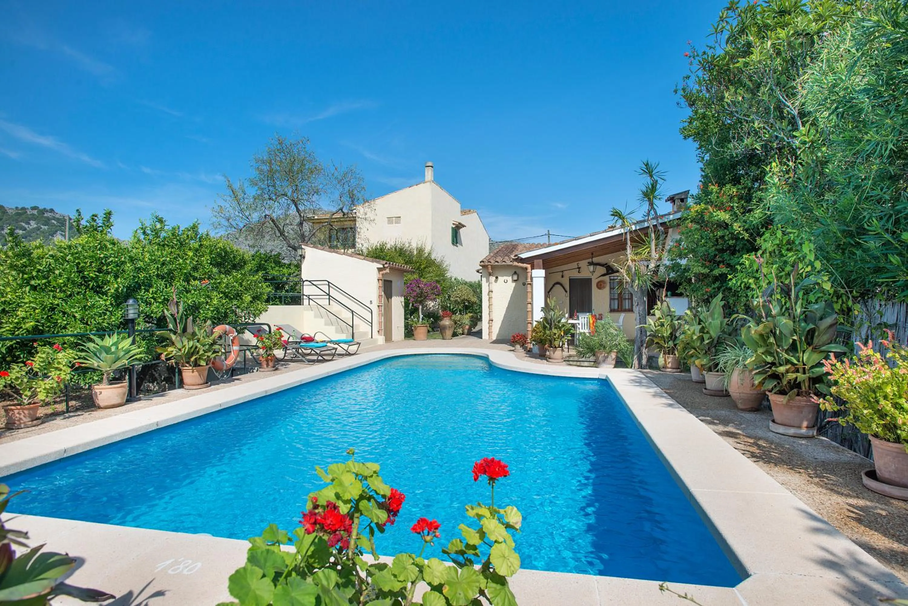 Property building in Owl Booking Villa Mateu - 5 Min Walk to the Old Town
