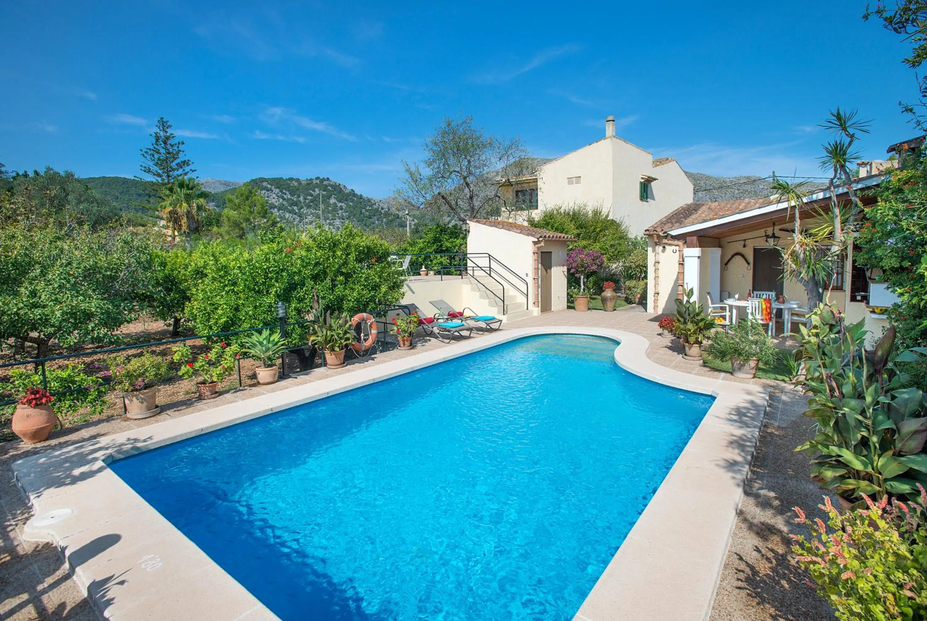Property building in Owl Booking Villa Mateu - 5 Min Walk to the Old Town