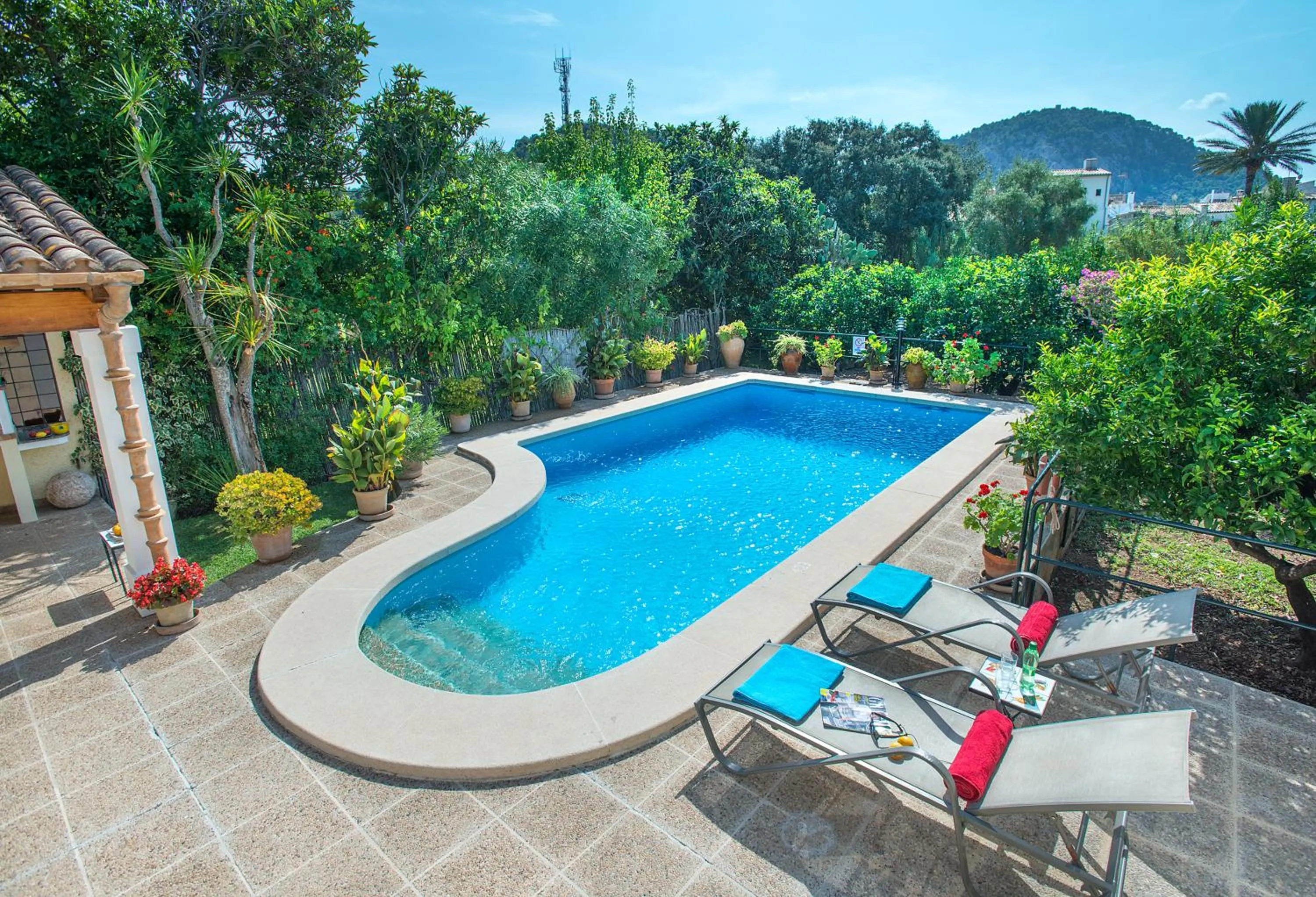 Swimming pool in Owl Booking Villa Mateu - 5 Min Walk to the Old Town